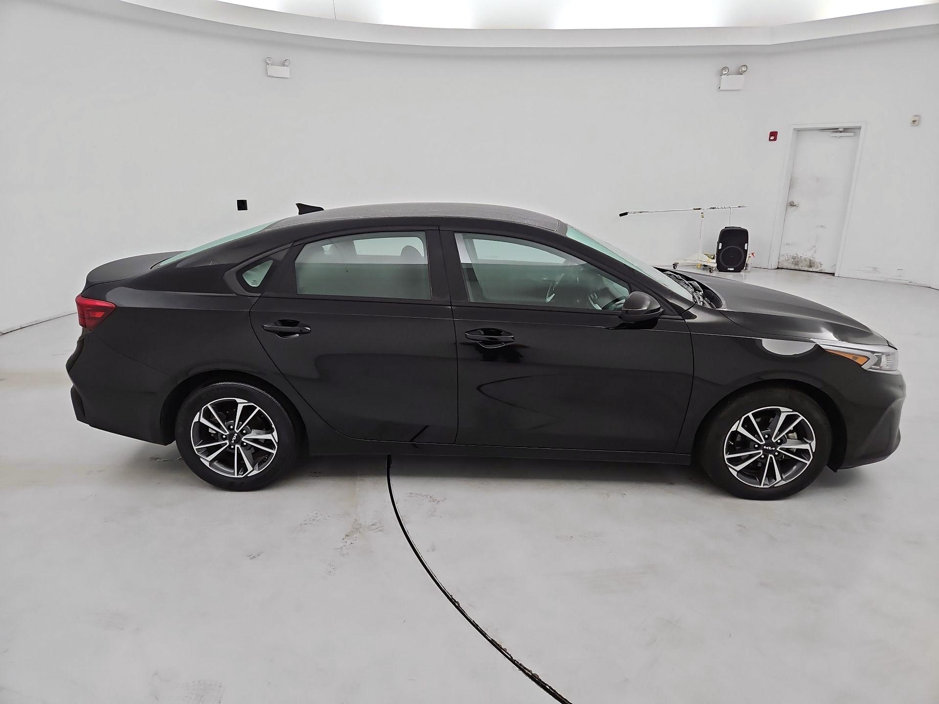 Thumbnail: 2023 Kia Forte - 4