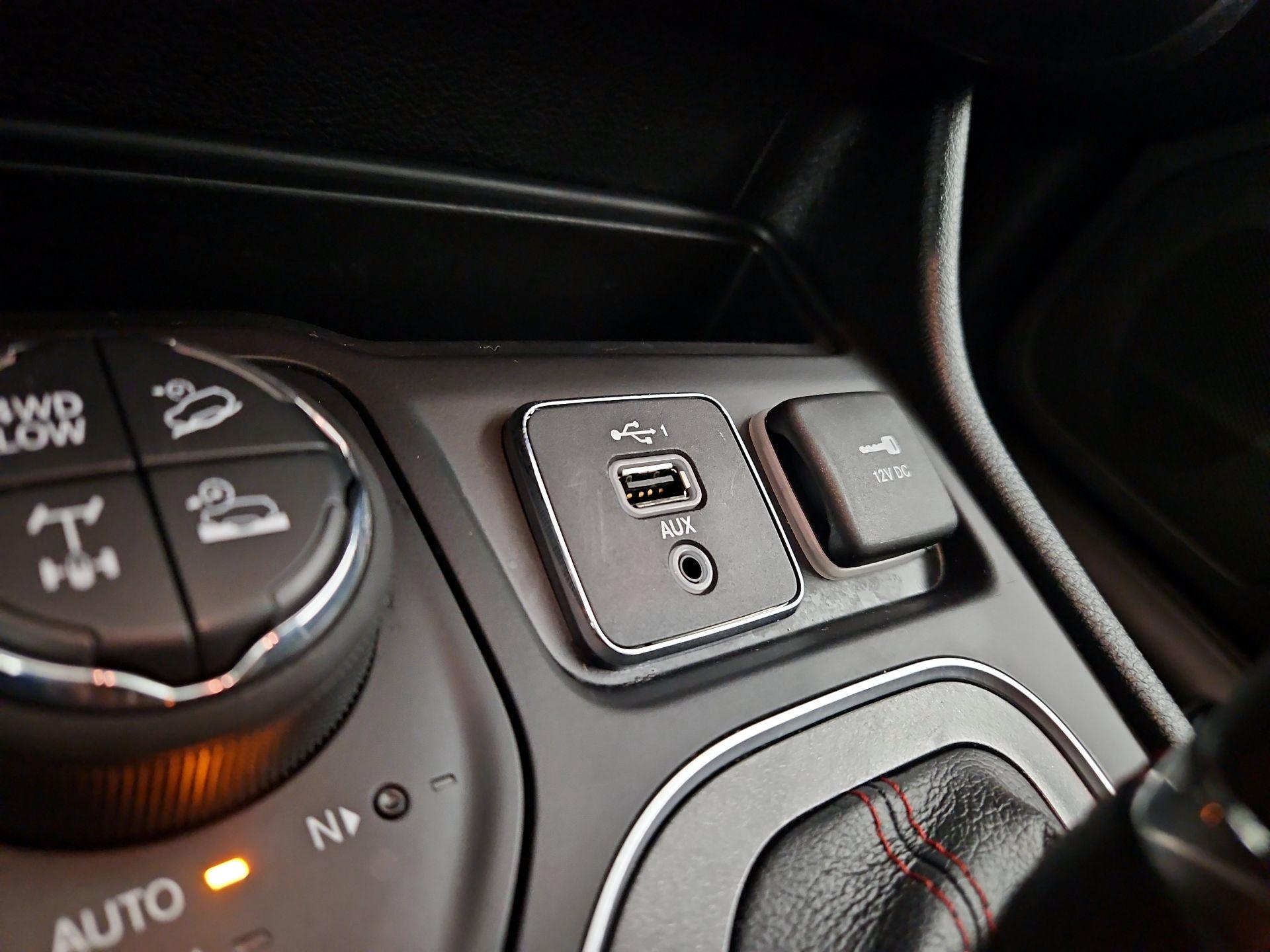 Thumbnail: 2022 Jeep Cherokee - 16