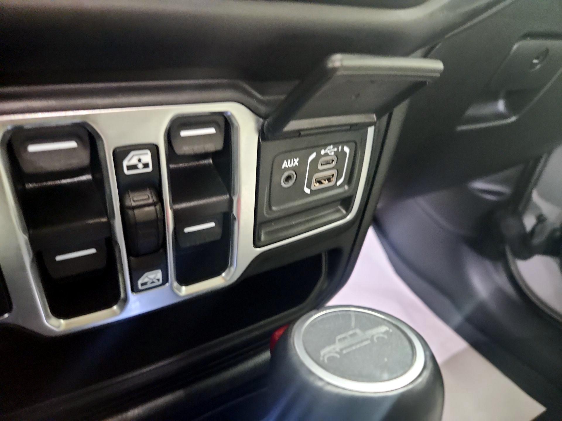 Thumbnail: 2021 Jeep Gladiator - 19
