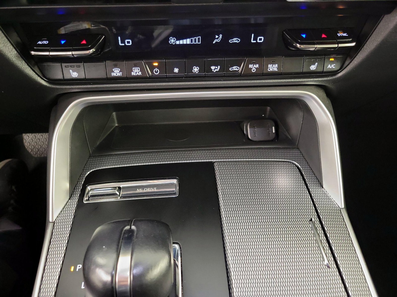 2025 Mazda CX-90 Preferred Package - Photo 16