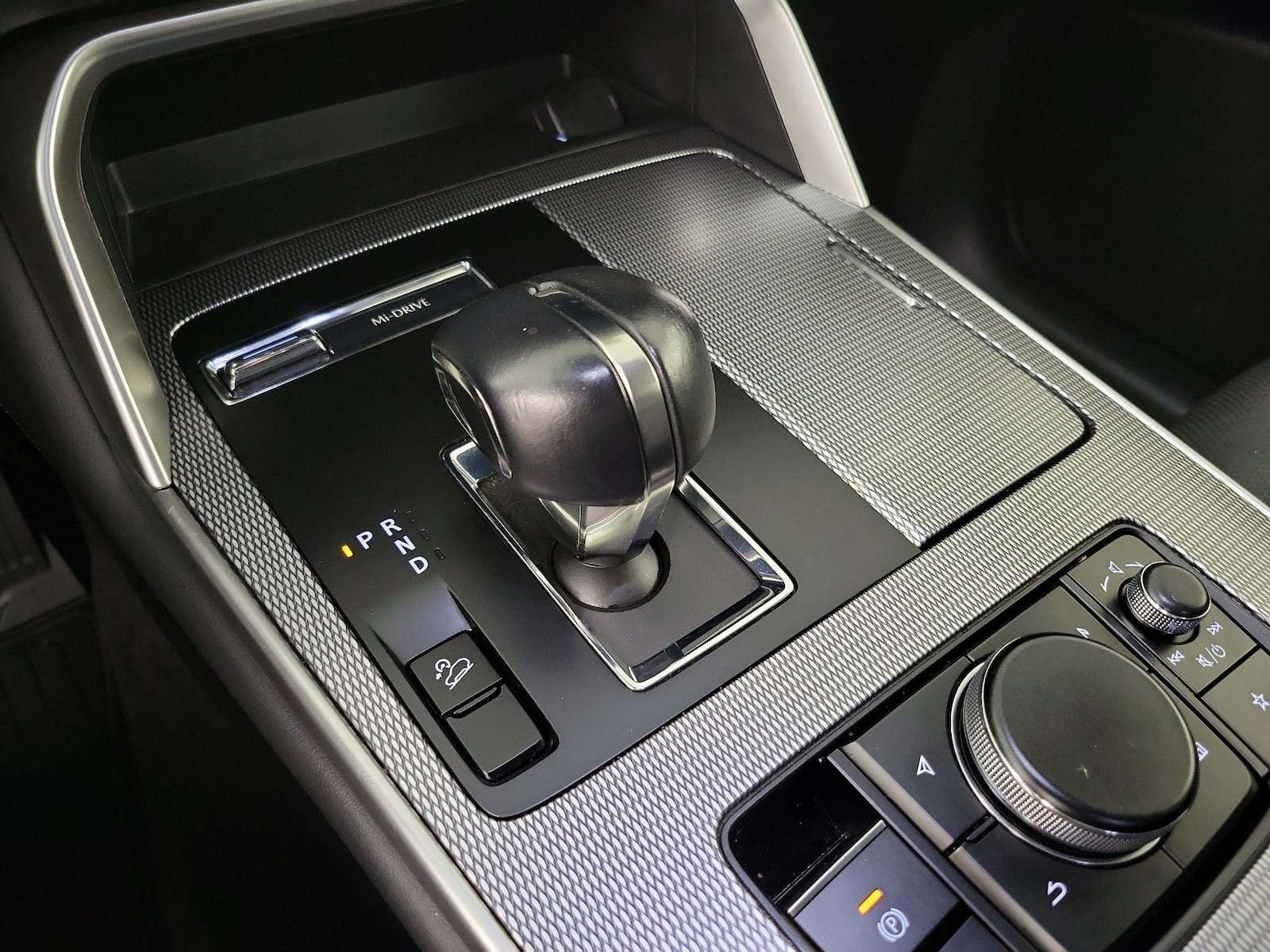 2025 Mazda CX-90 Preferred Package - Photo 17