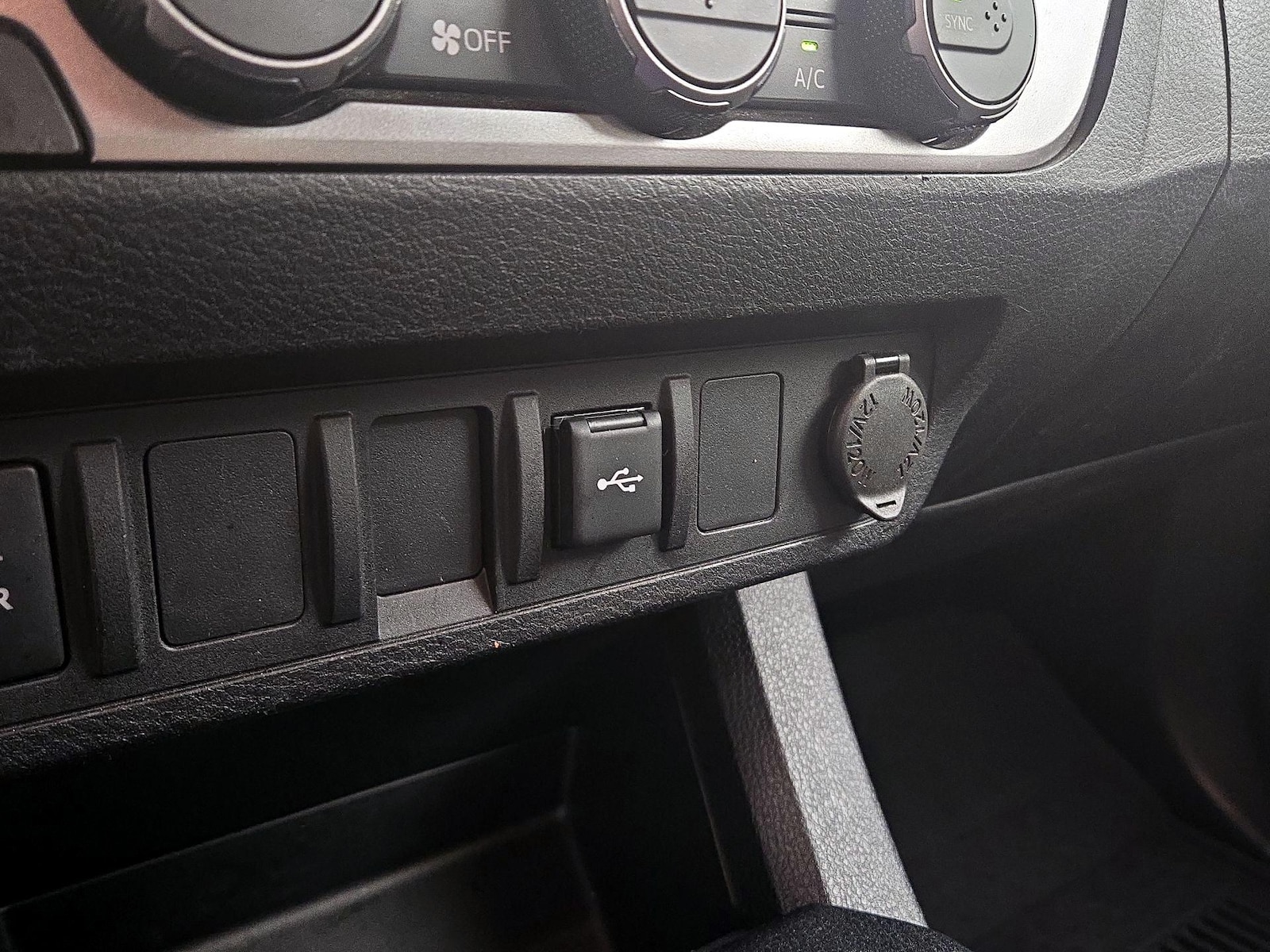 2023 Toyota Tacoma SR - Photo 19
