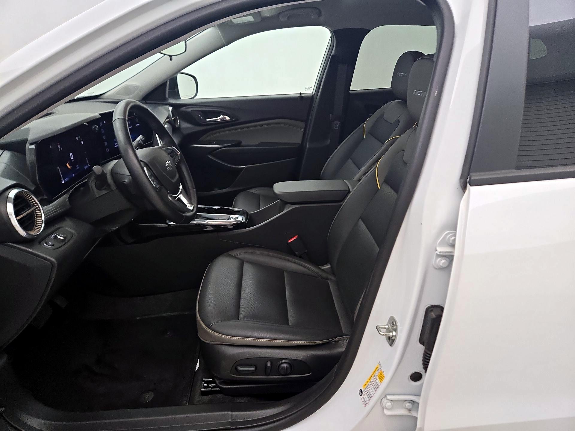 Thumbnail: 2025 Chevrolet Trax - 11