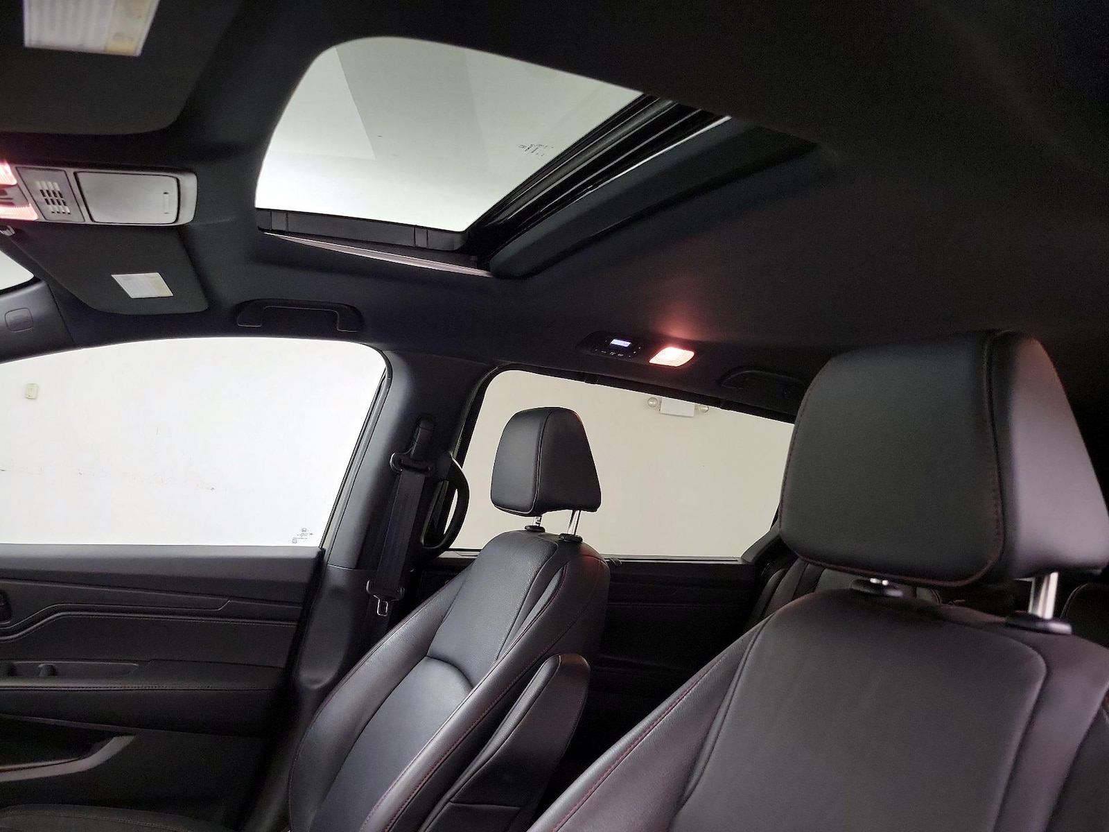 Sunroof(s) & Overhead Airbags