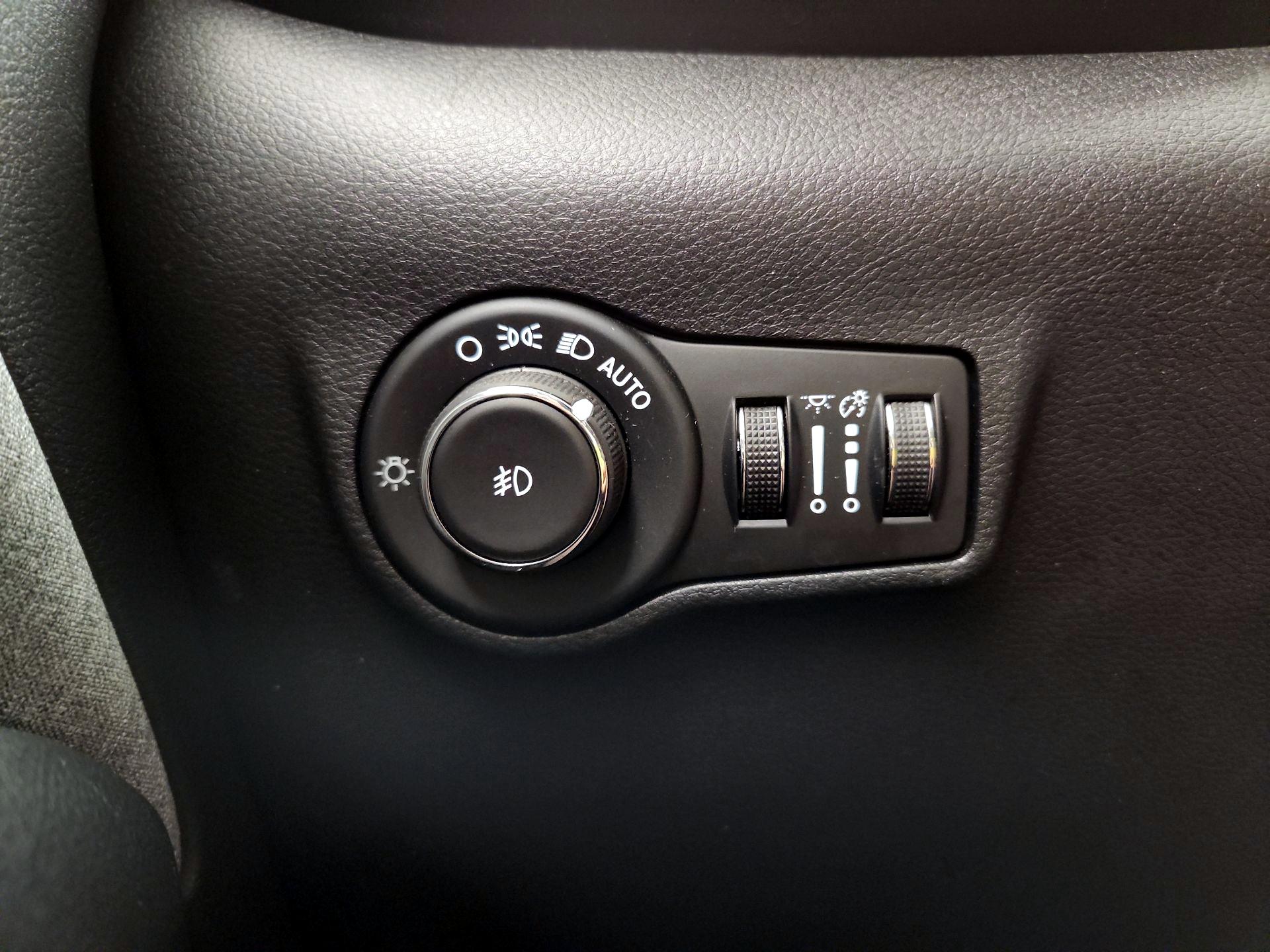 Thumbnail: 2022 Jeep Compass - 13