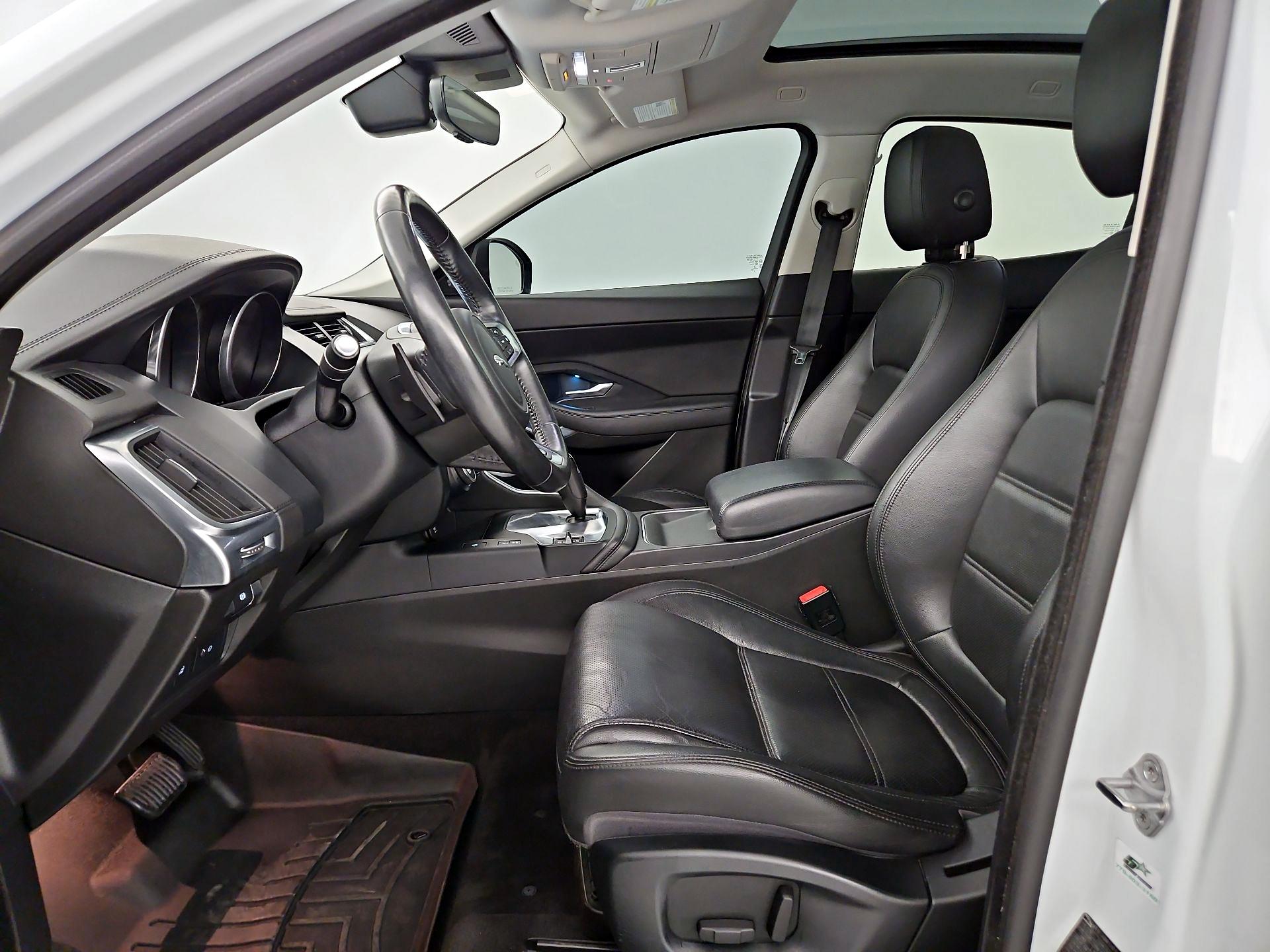 Thumbnail: 2019 Jaguar E-Pace - 9