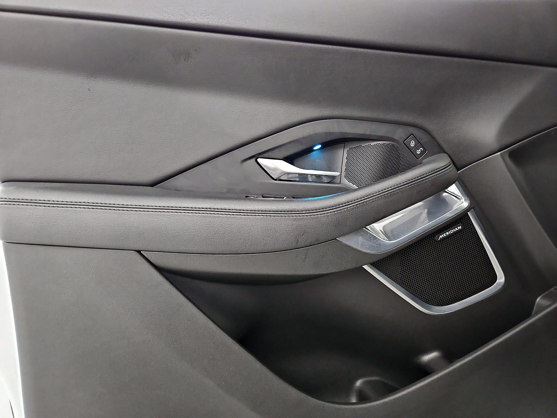 Thumbnail: 2019 Jaguar E-Pace - 10