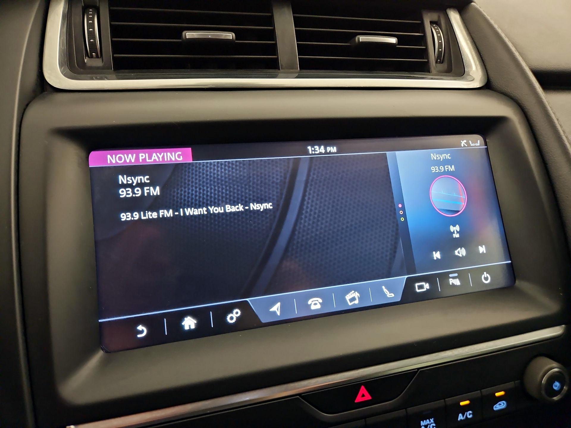 Thumbnail: 2019 Jaguar E-Pace - 14