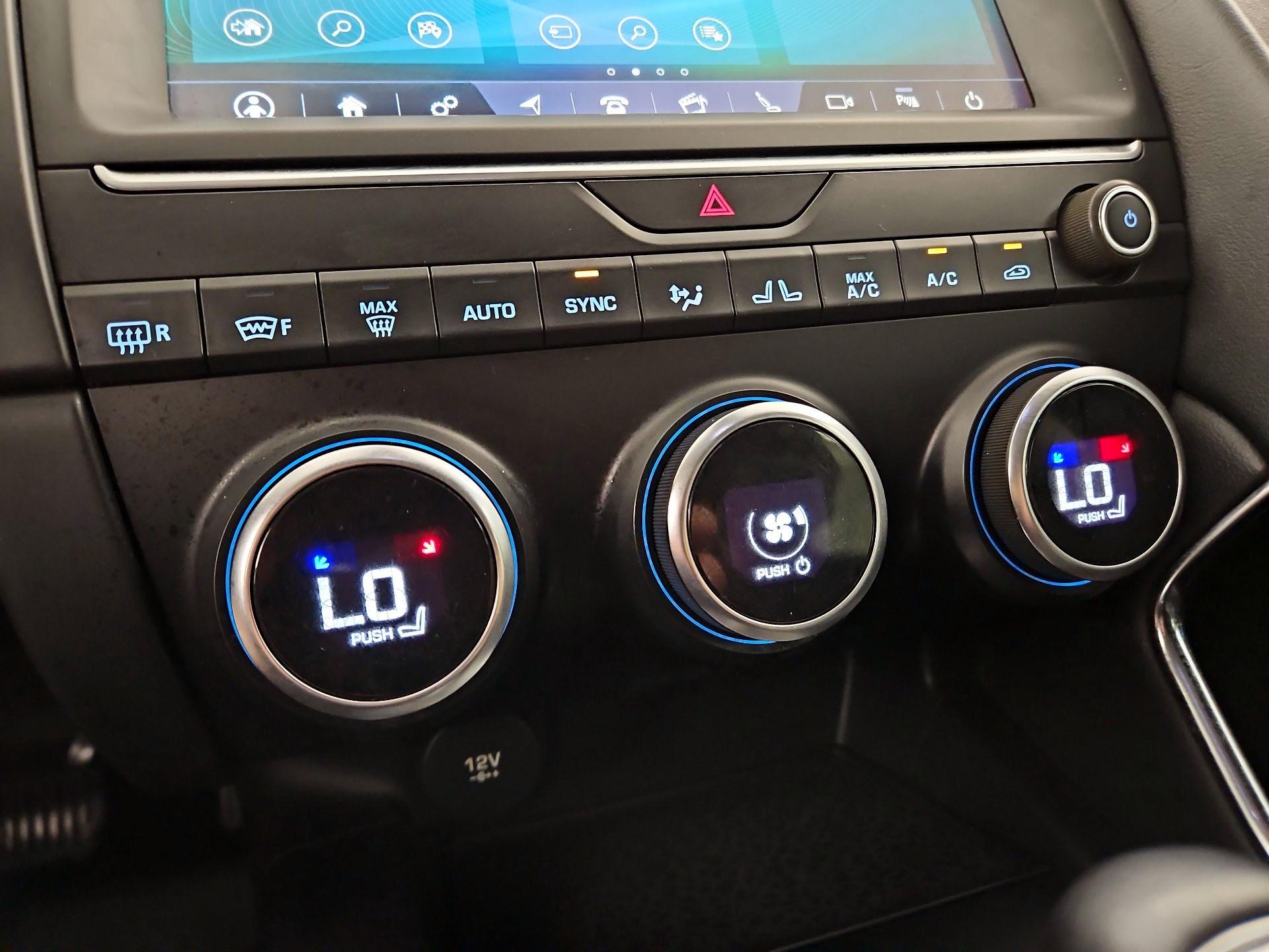 Thumbnail: 2019 Jaguar E-Pace - 15