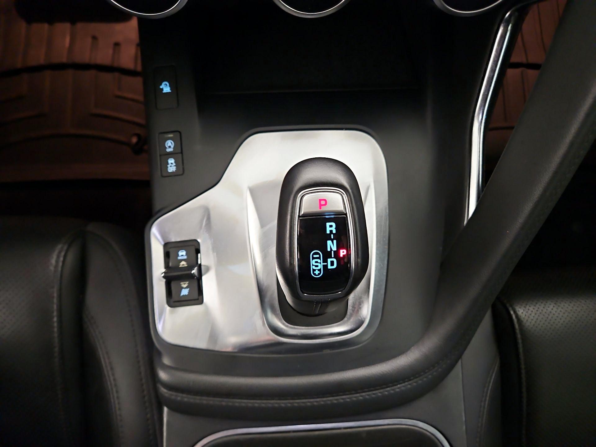 Thumbnail: 2019 Jaguar E-Pace - 16