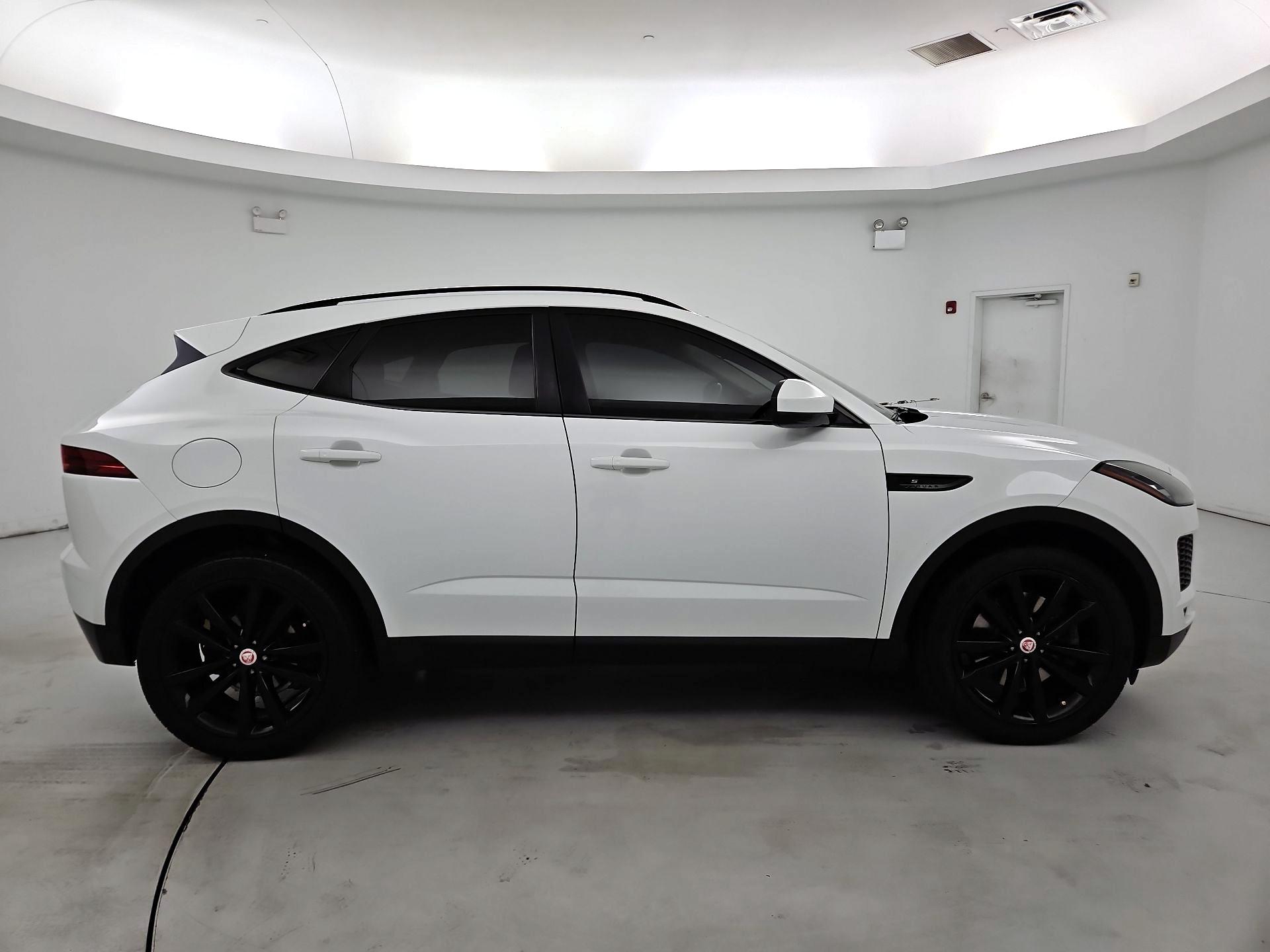 Thumbnail: 2019 Jaguar E-Pace - 4