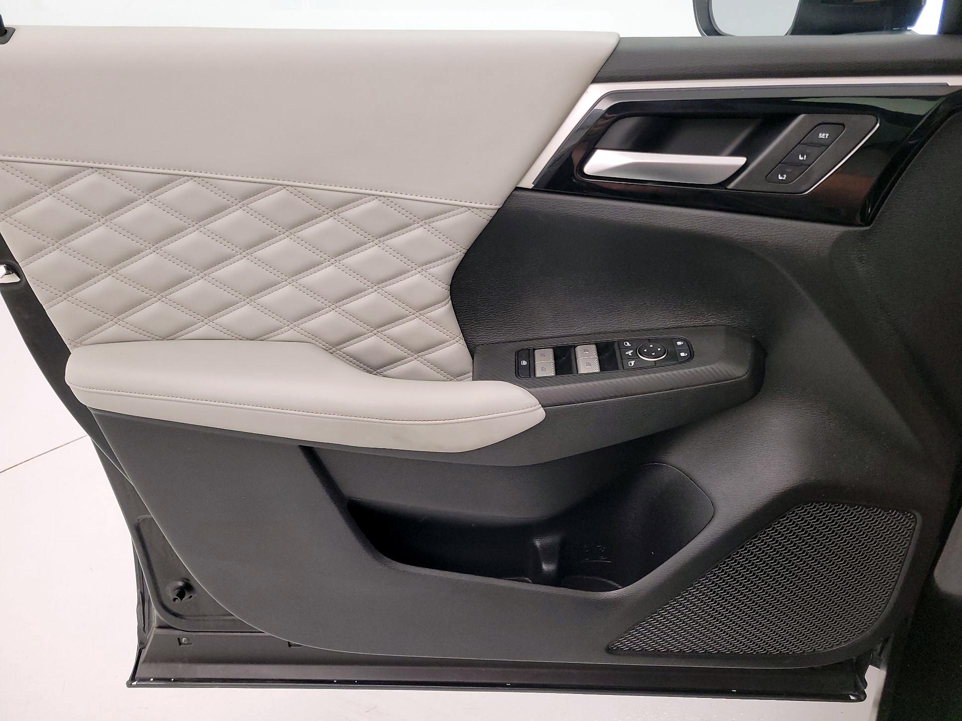 Thumbnail: 2024 Mitsubishi Outlander - 12