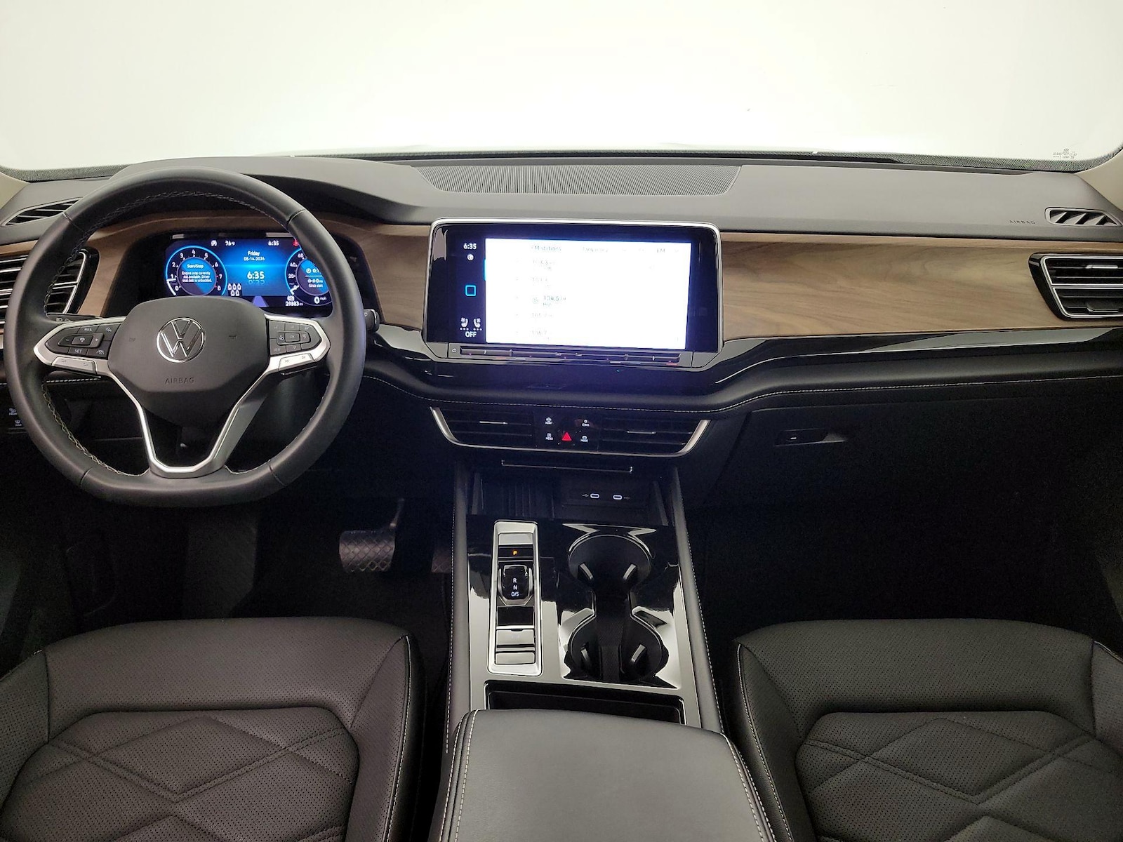 2025 Volkswagen Atlas SE w/Tech - Photo 10