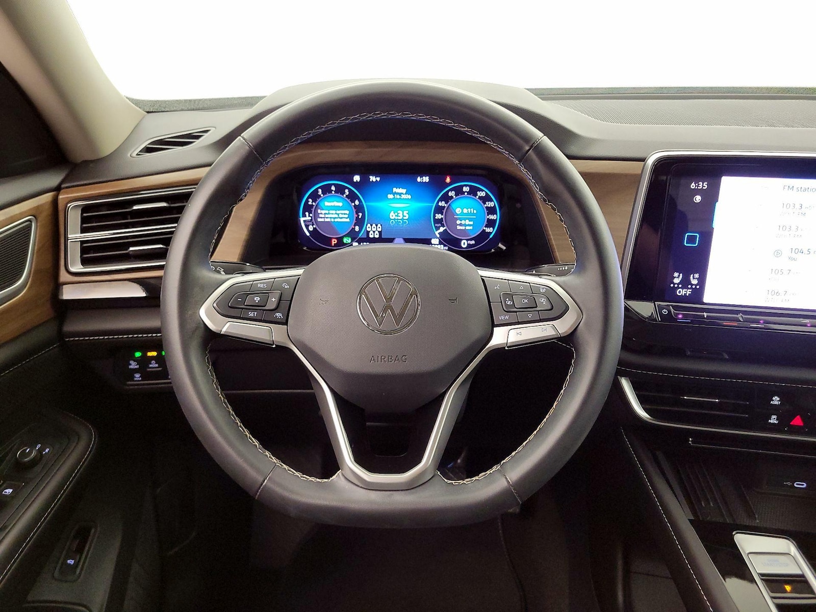 2025 Volkswagen Atlas SE w/Tech - Photo 11