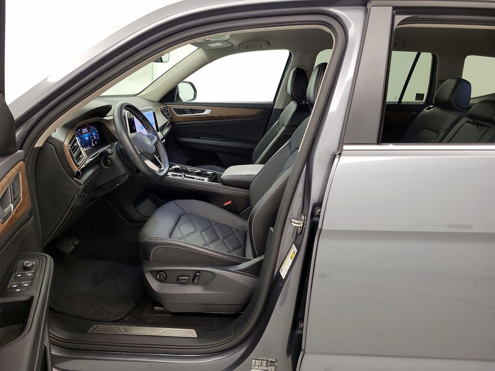 2025 Volkswagen Atlas SE w/Tech - Photo 12