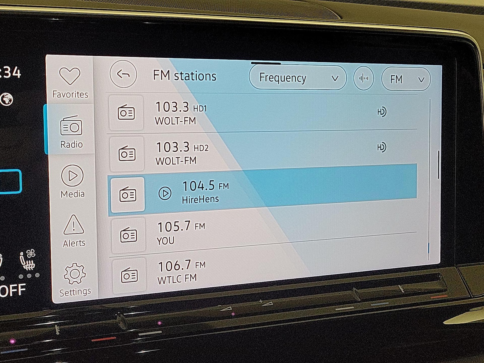 2025 Volkswagen Atlas SE w/Tech - Photo 16