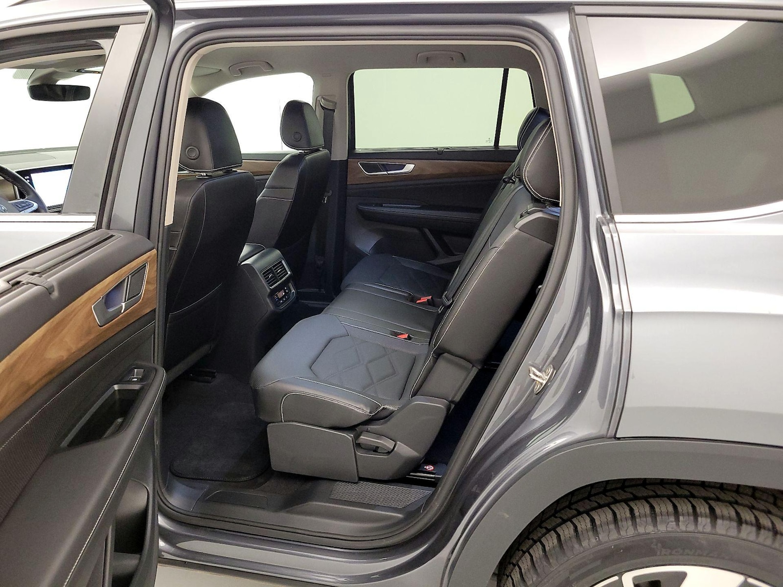 2025 Volkswagen Atlas SE w/Tech - Photo 20