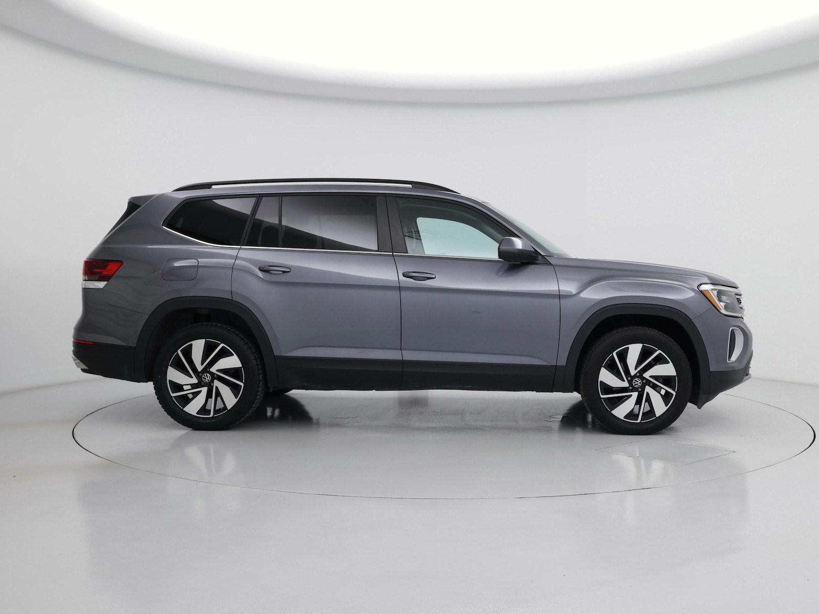 2025 Volkswagen Atlas SE w/Tech - Photo 8