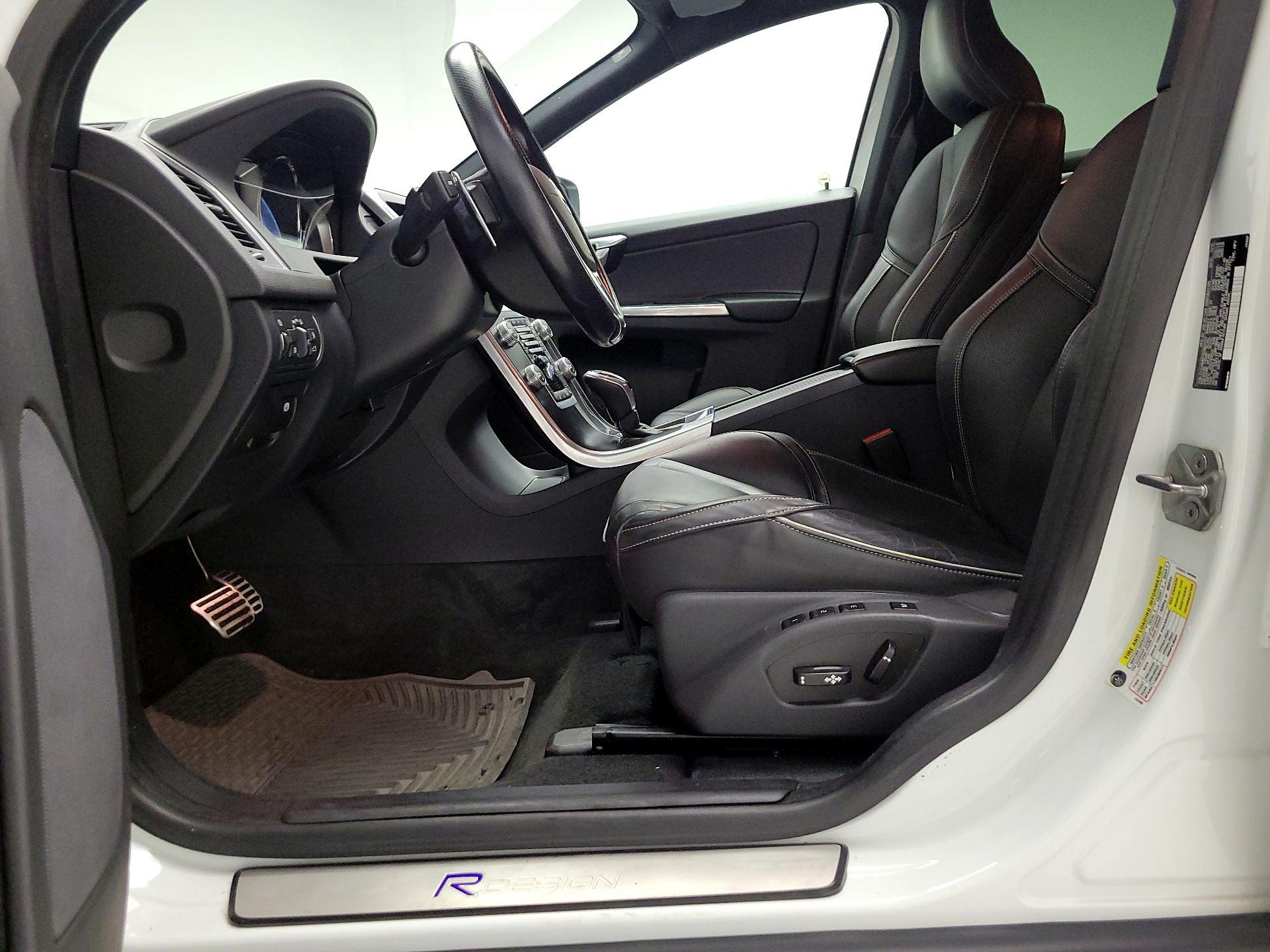 Thumbnail: 2016 Volvo XC60 - 11