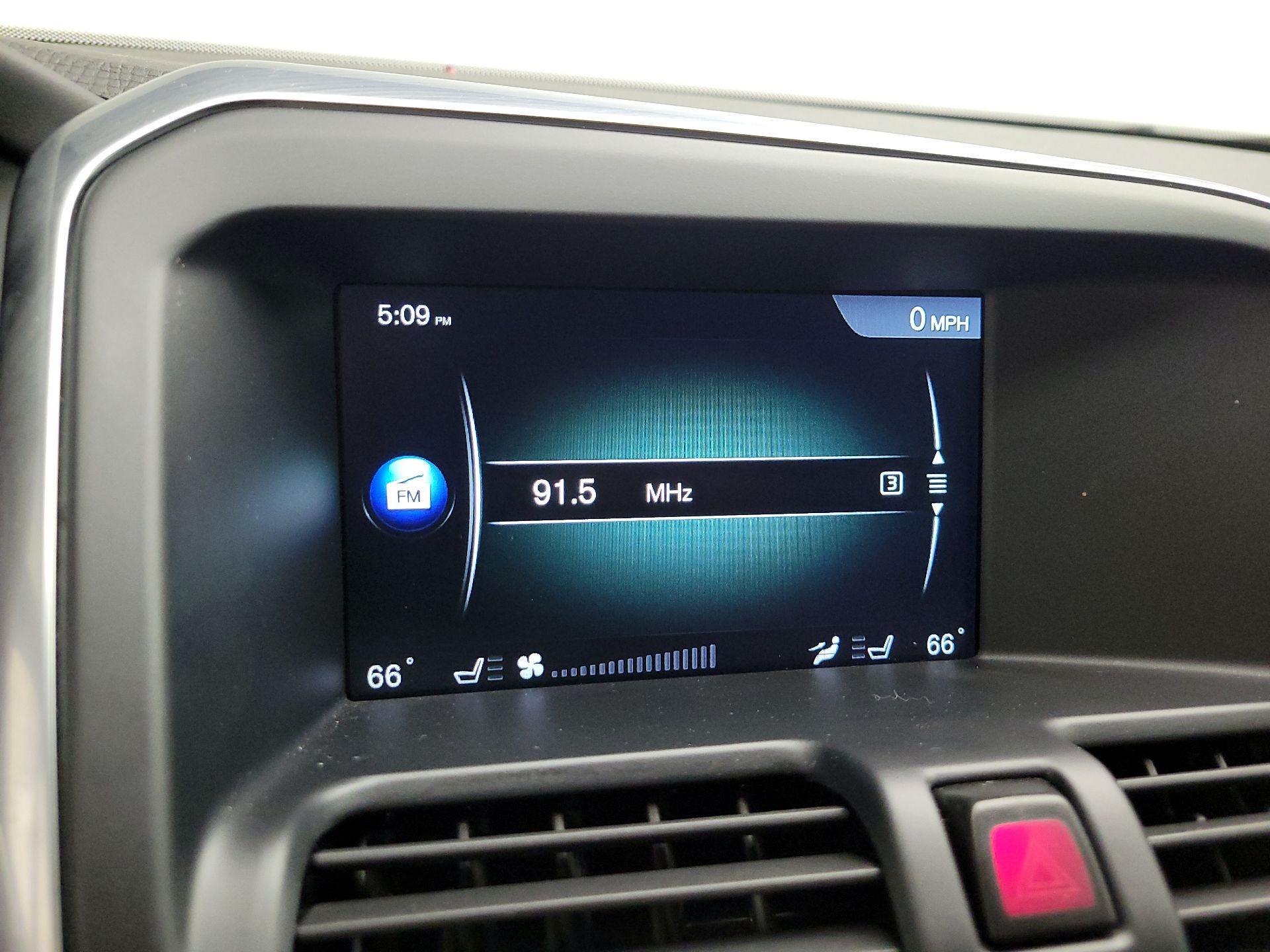 Thumbnail: 2016 Volvo XC60 - 13