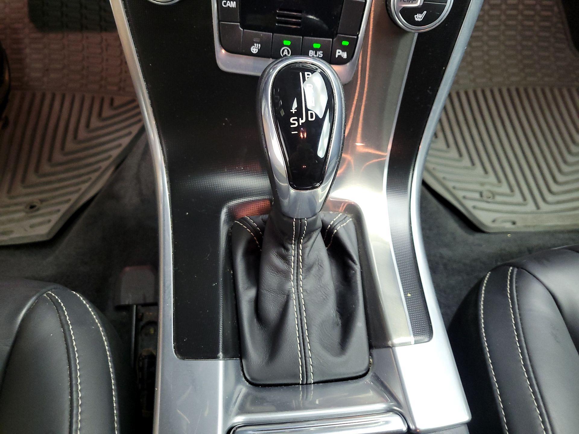 Thumbnail: 2016 Volvo XC60 - 15