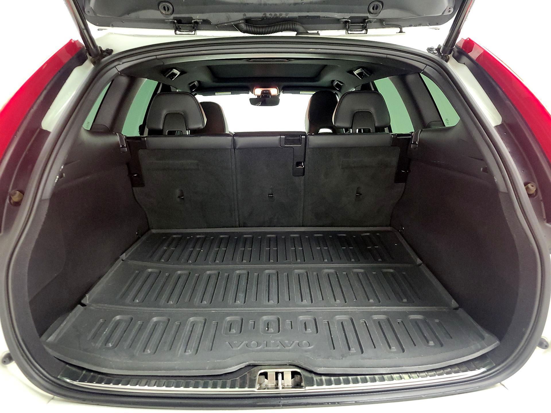 Thumbnail: 2016 Volvo XC60 - 16