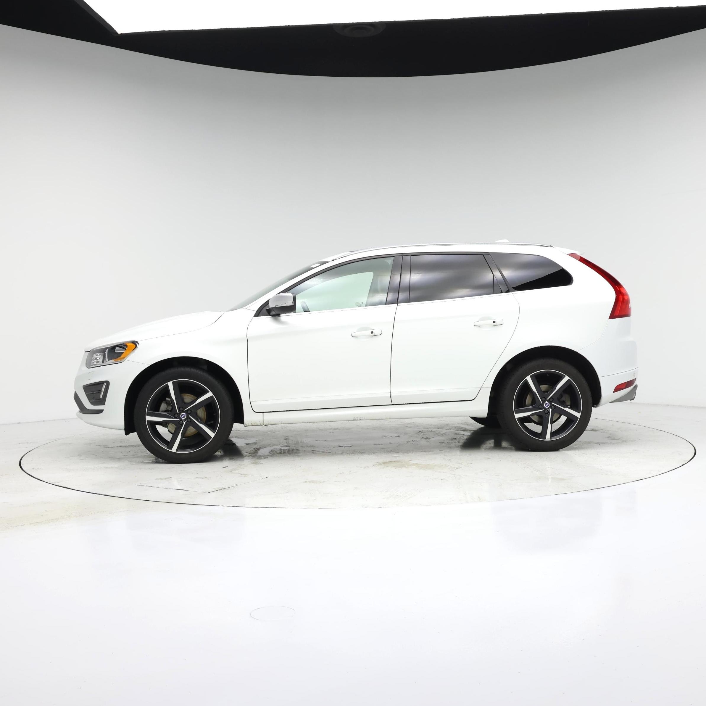 Thumbnail: 2016 Volvo XC60 - 3