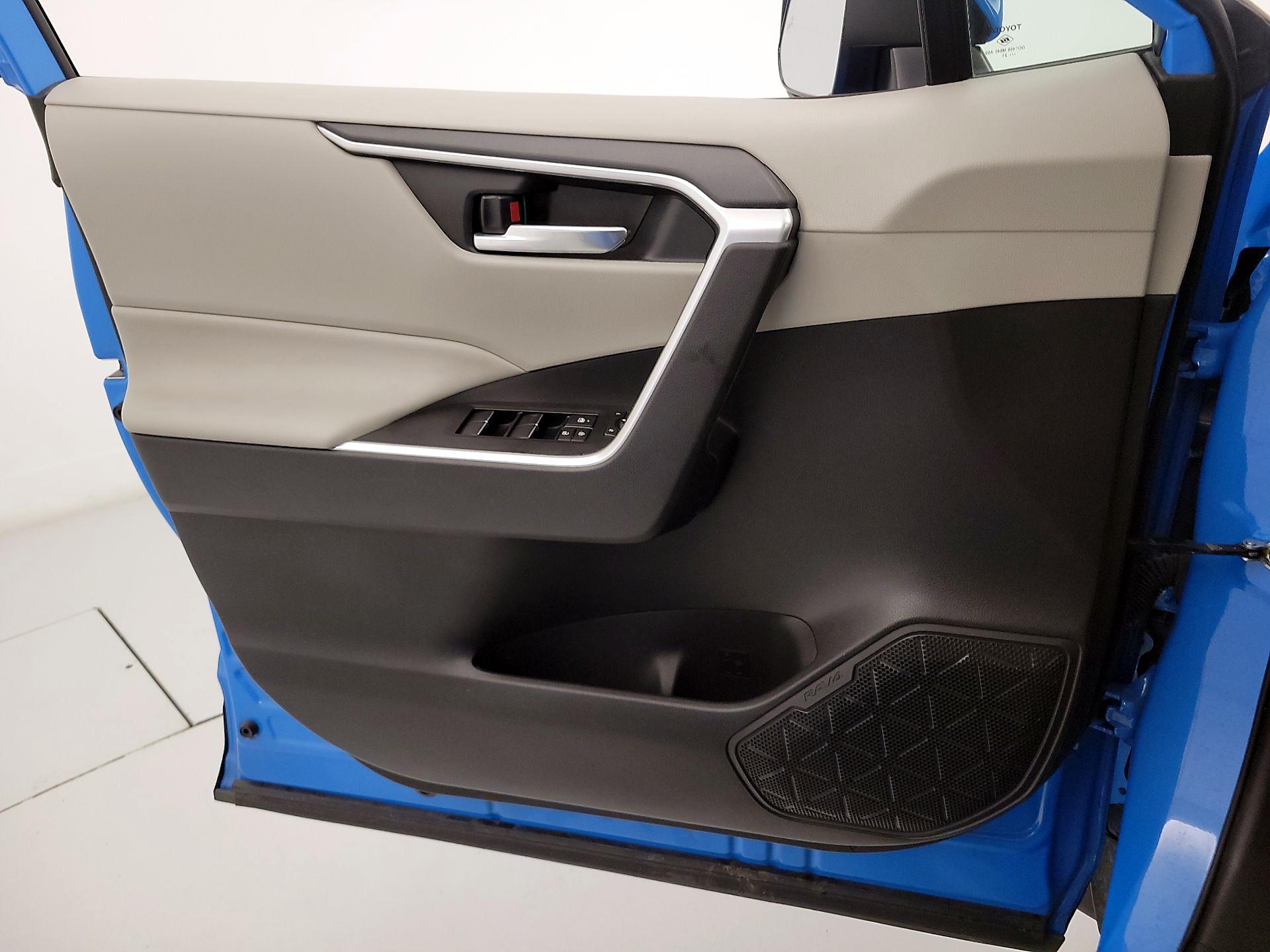 Thumbnail: 2021 Toyota RAV4 - 12
