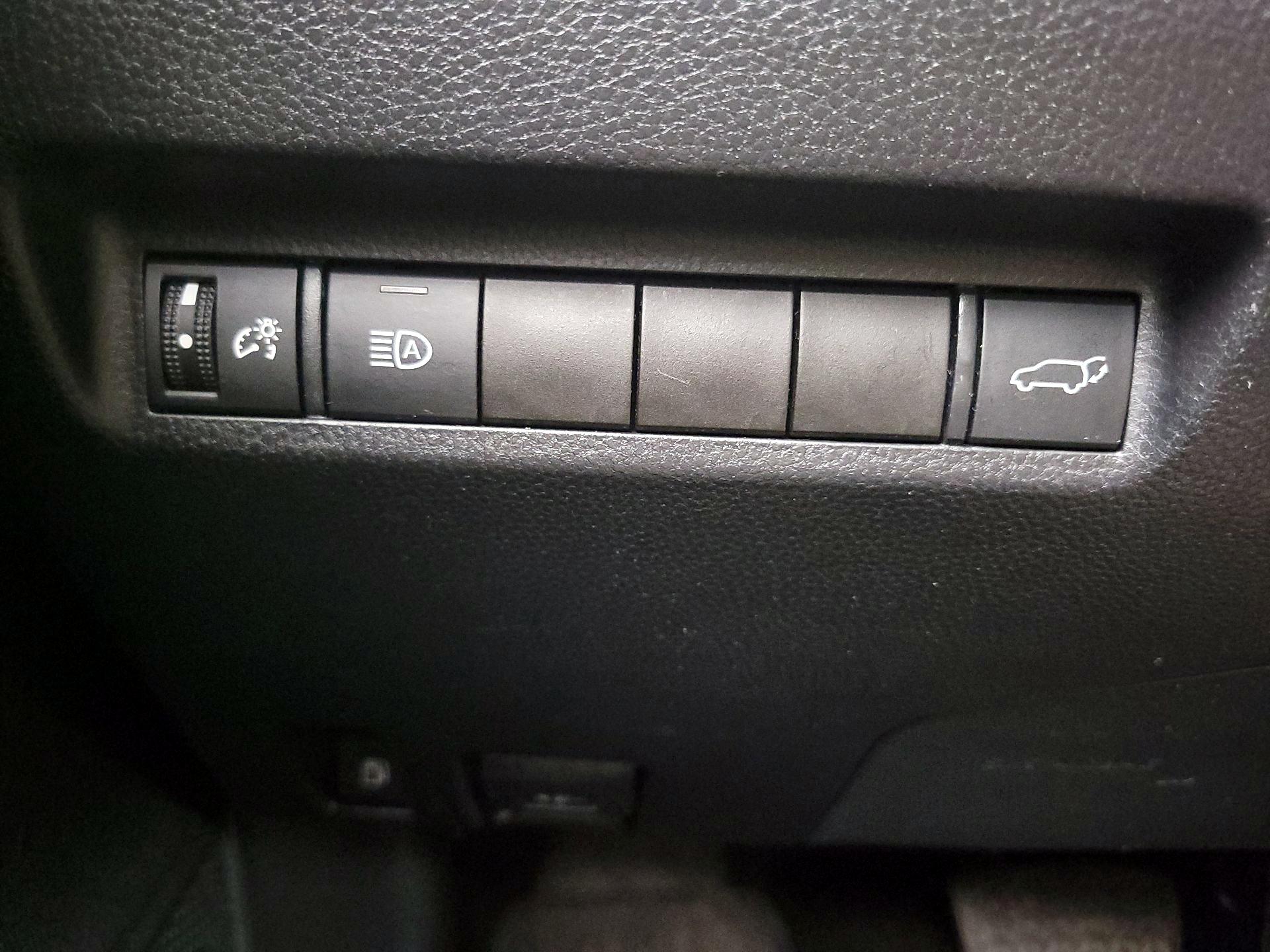 Thumbnail: 2021 Toyota RAV4 - 13