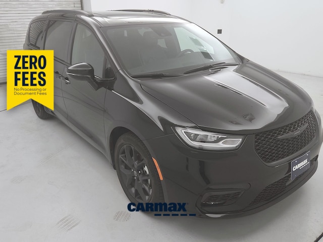 Black 2026 Chrysler Pacifica Minivan Front-Wheel Drive Automatic