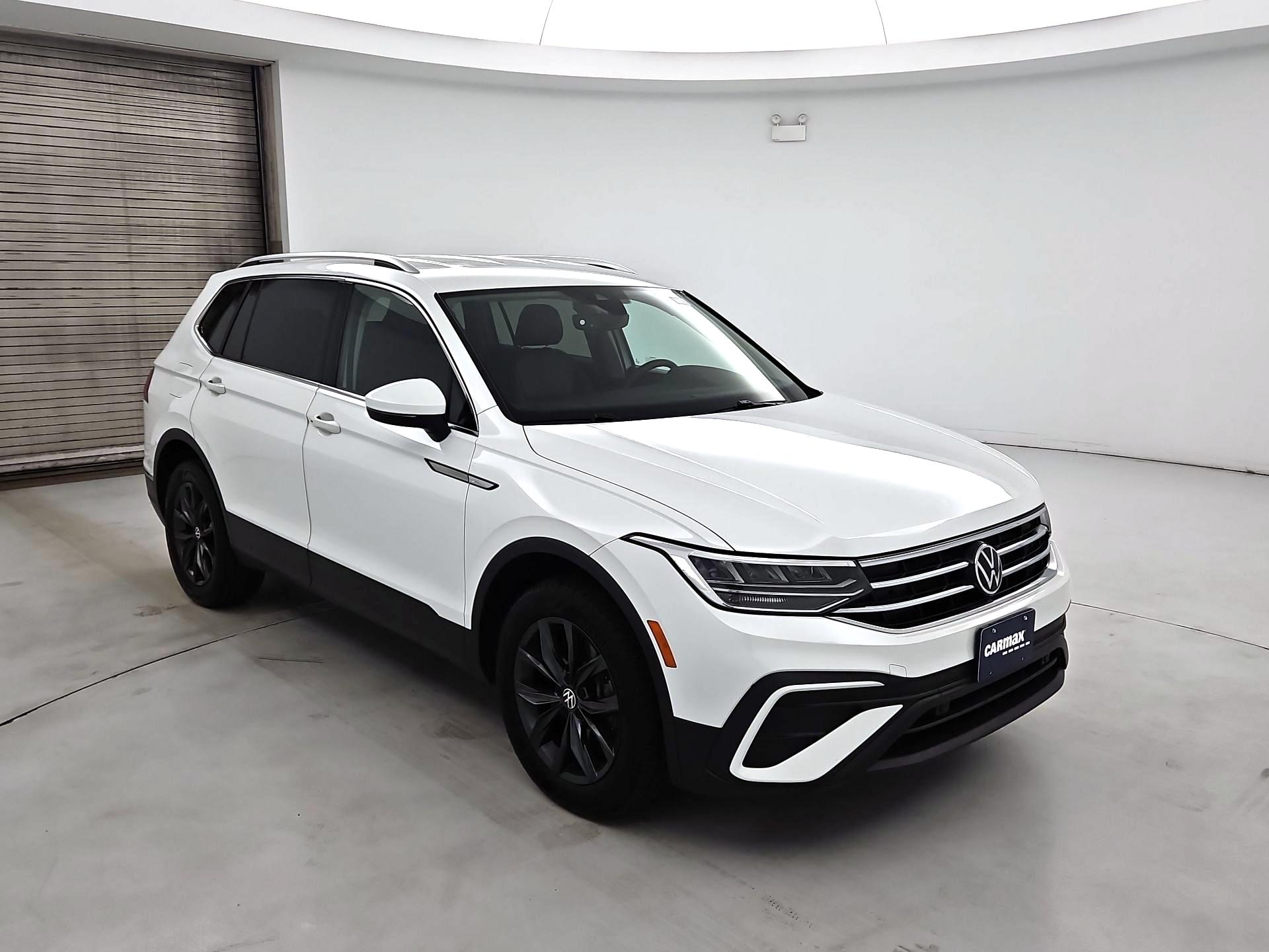Thumbnail: 2022 Volkswagen Tiguan - 1