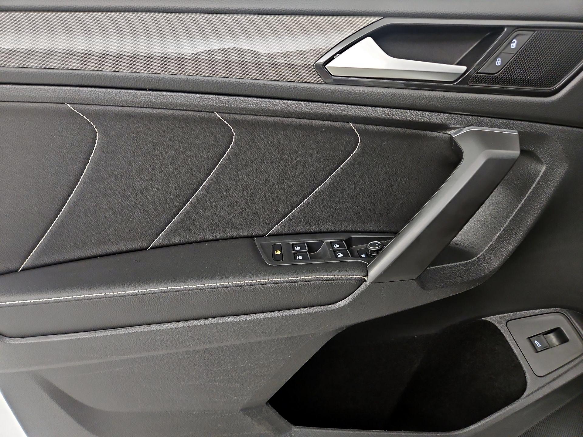 Thumbnail: 2022 Volkswagen Tiguan - 10