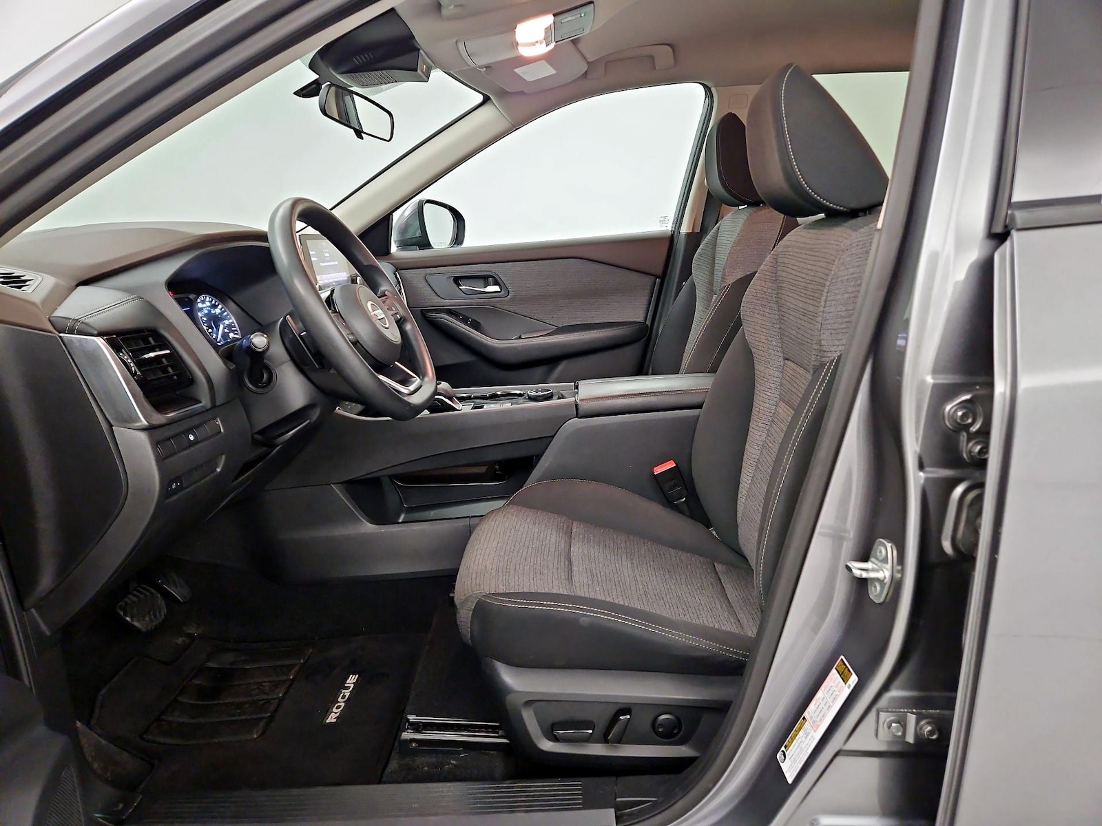 2021 Nissan Rogue SV - Photo 12