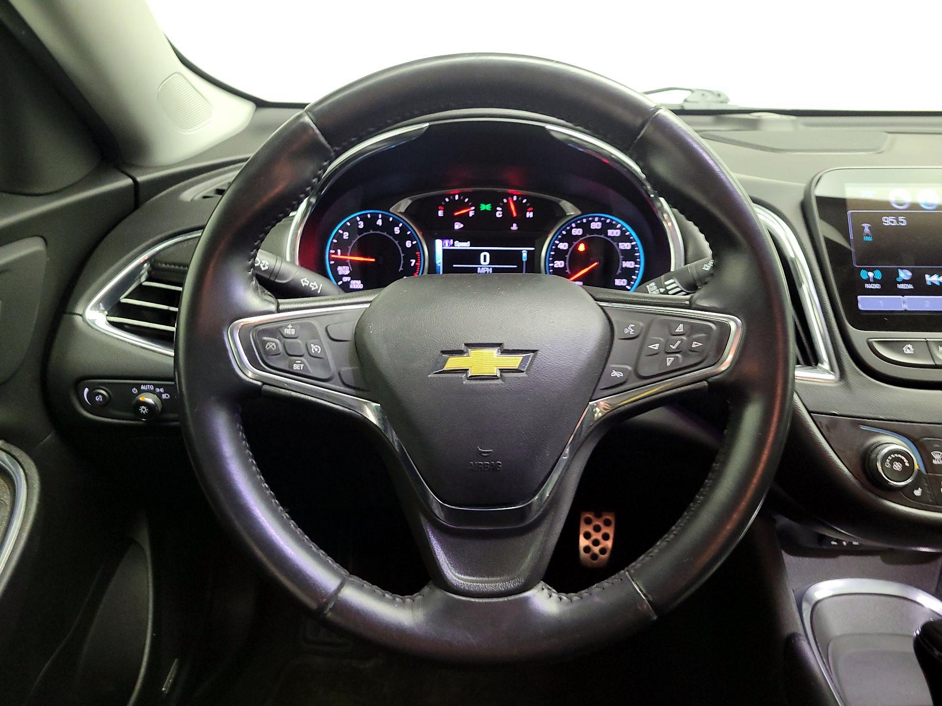 Thumbnail: 2017 Chevrolet Malibu - 10