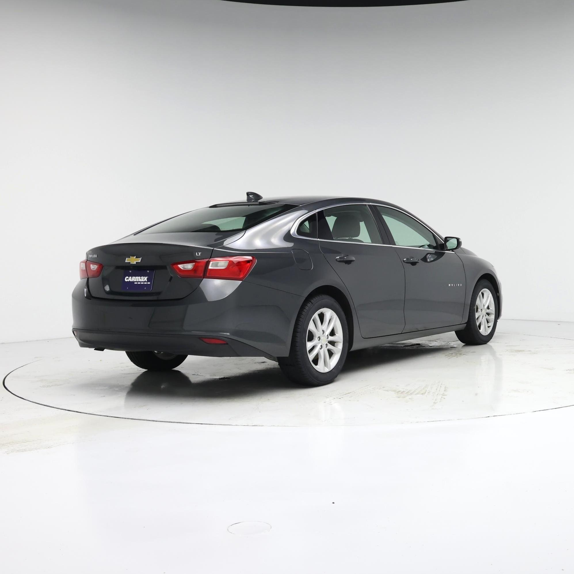 Thumbnail: 2017 Chevrolet Malibu - 8