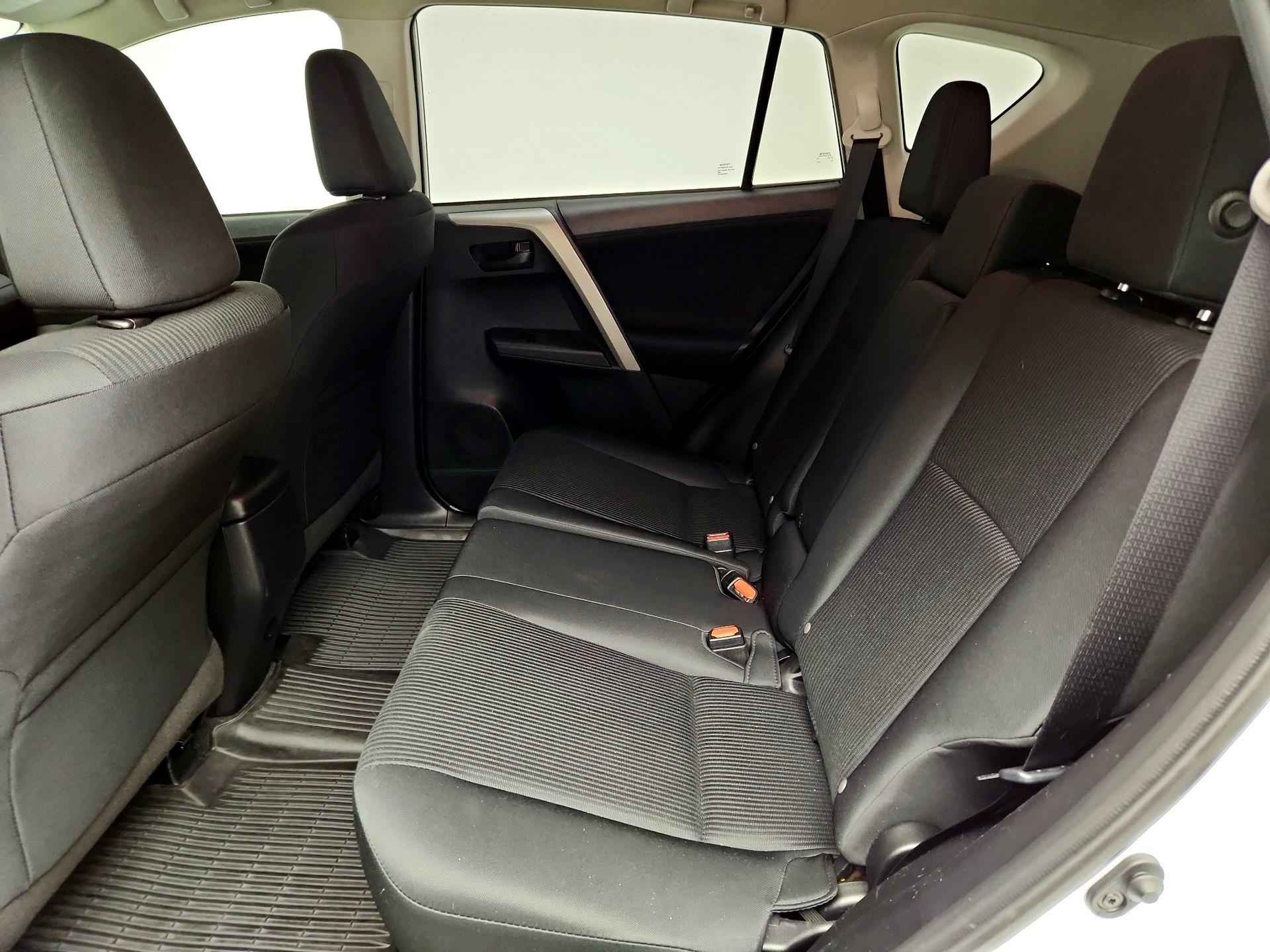 Thumbnail: 2018 Toyota RAV4 - 17