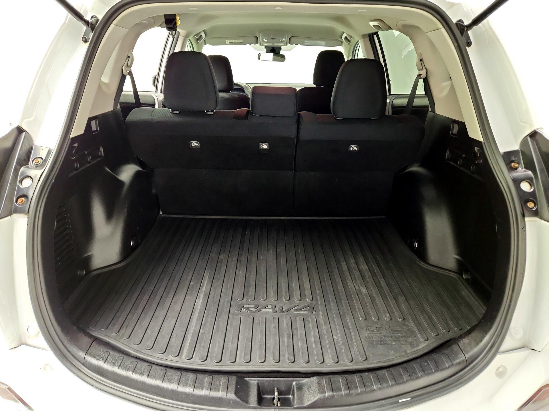 Thumbnail: 2018 Toyota RAV4 - 18