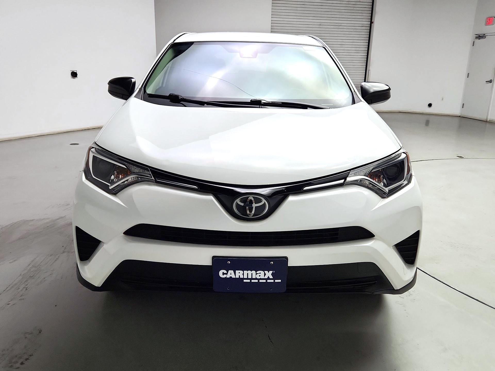 Thumbnail: 2018 Toyota RAV4 - 2