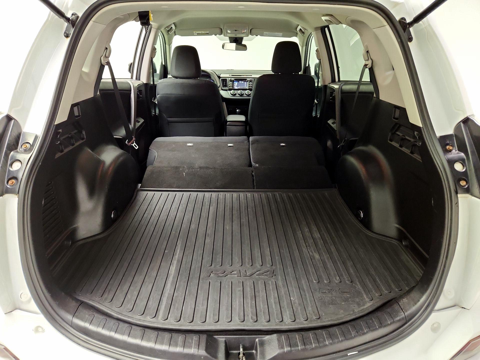 Thumbnail: 2018 Toyota RAV4 - 19