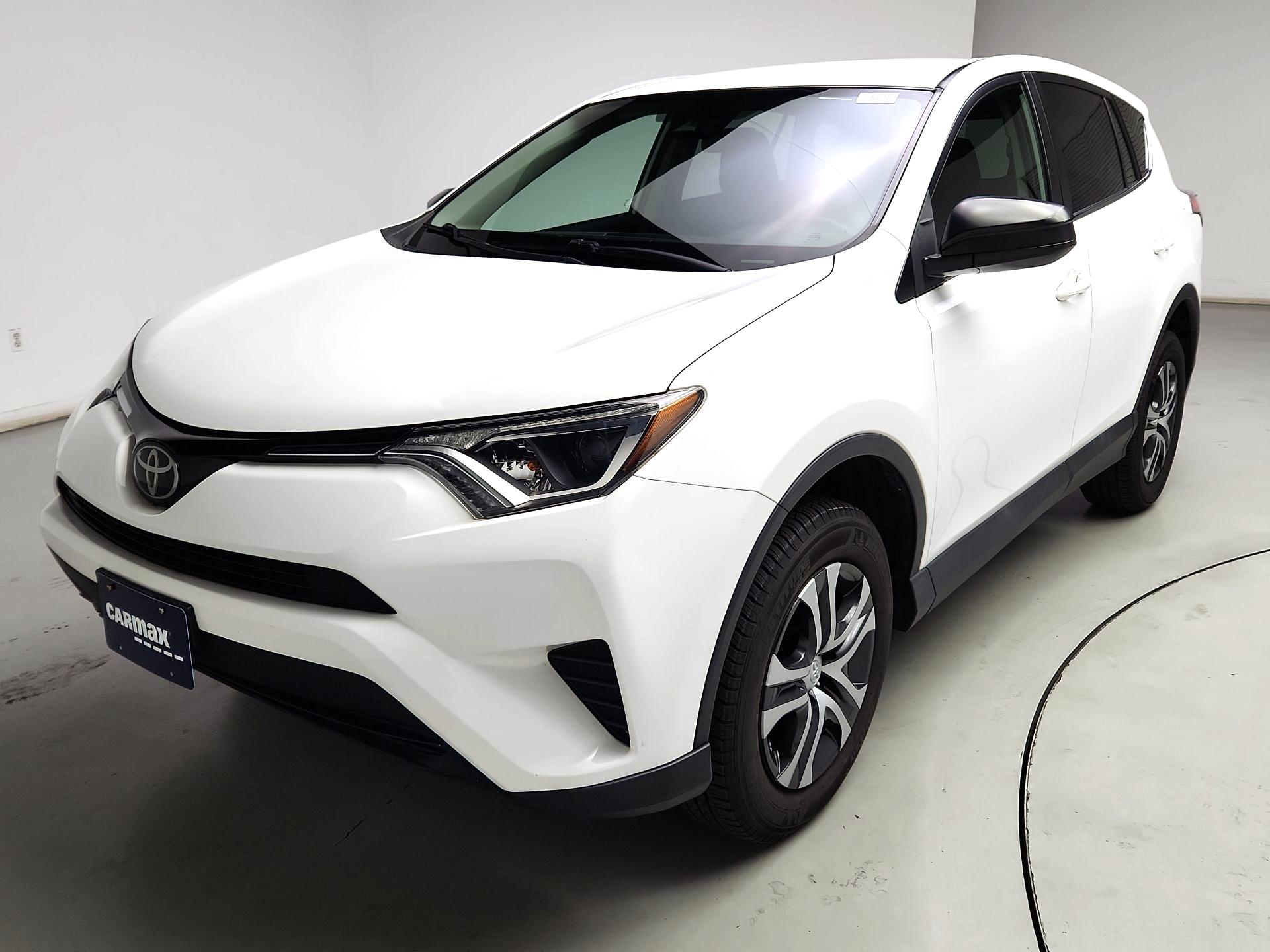 Thumbnail: 2018 Toyota RAV4 - 3
