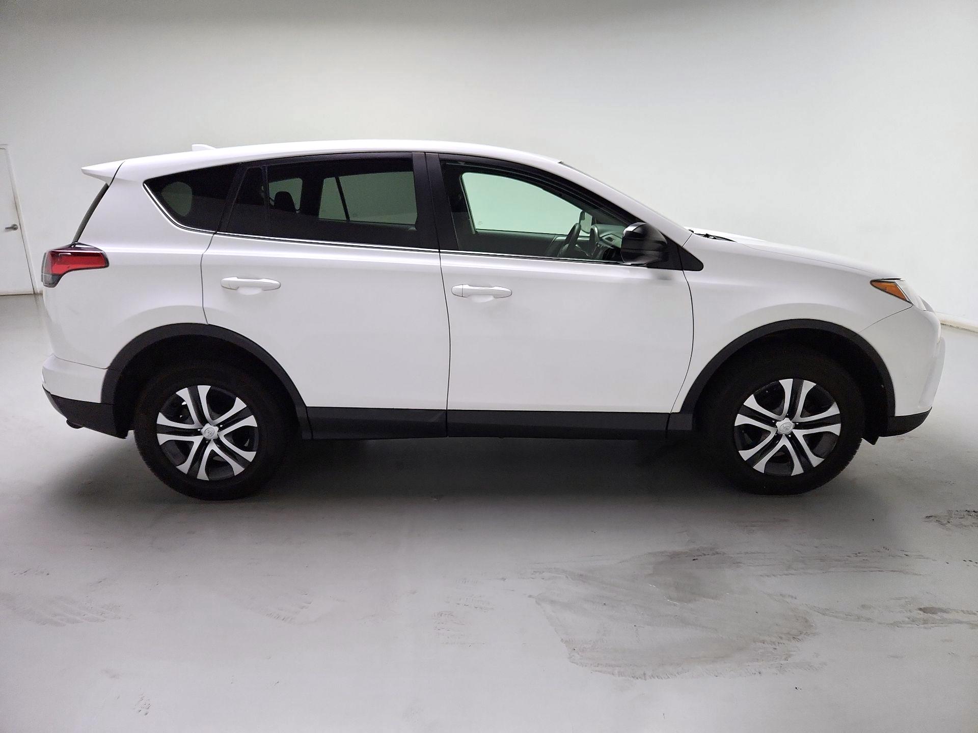 Thumbnail: 2018 Toyota RAV4 - 4
