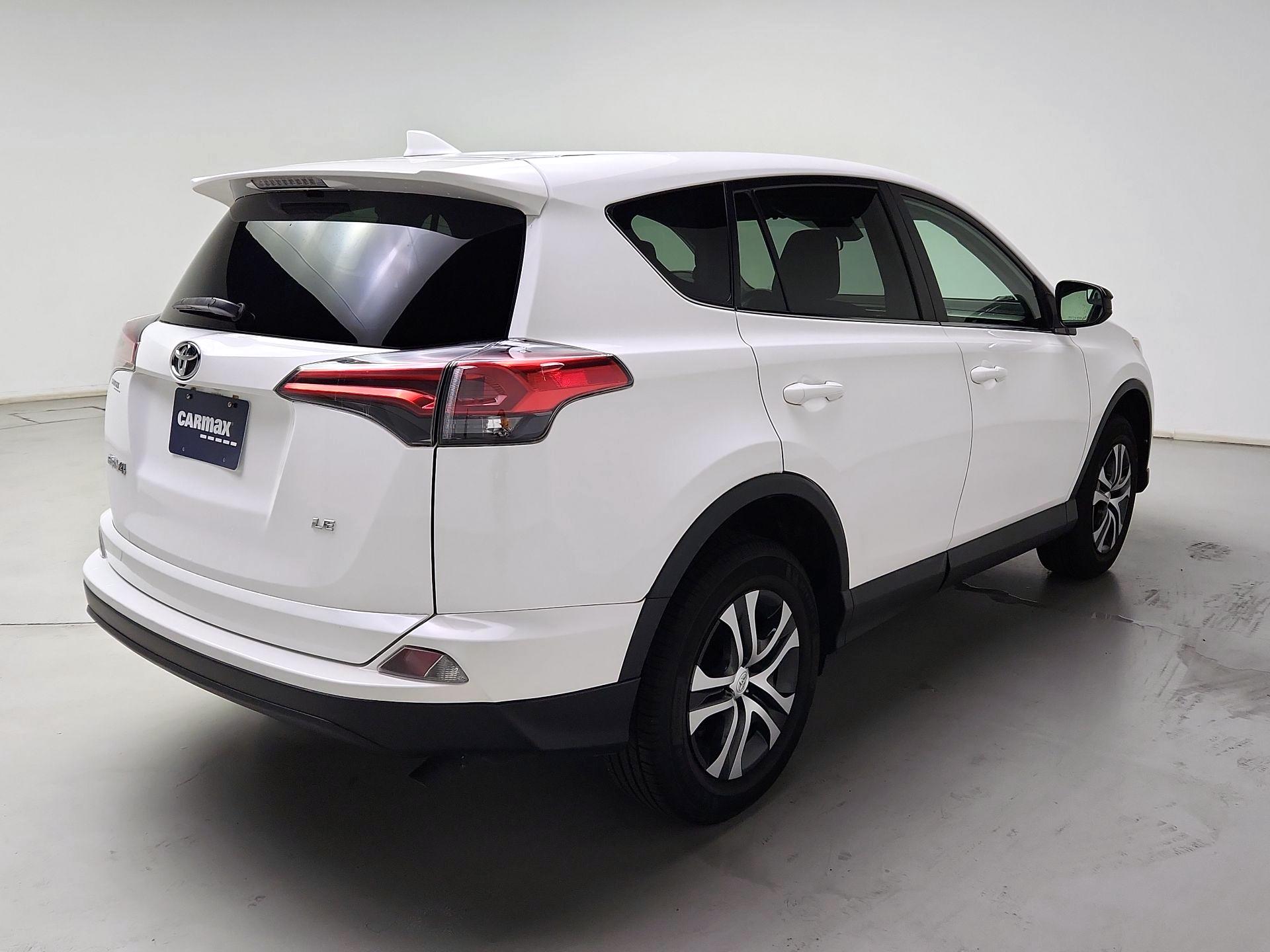 Thumbnail: 2018 Toyota RAV4 - 5
