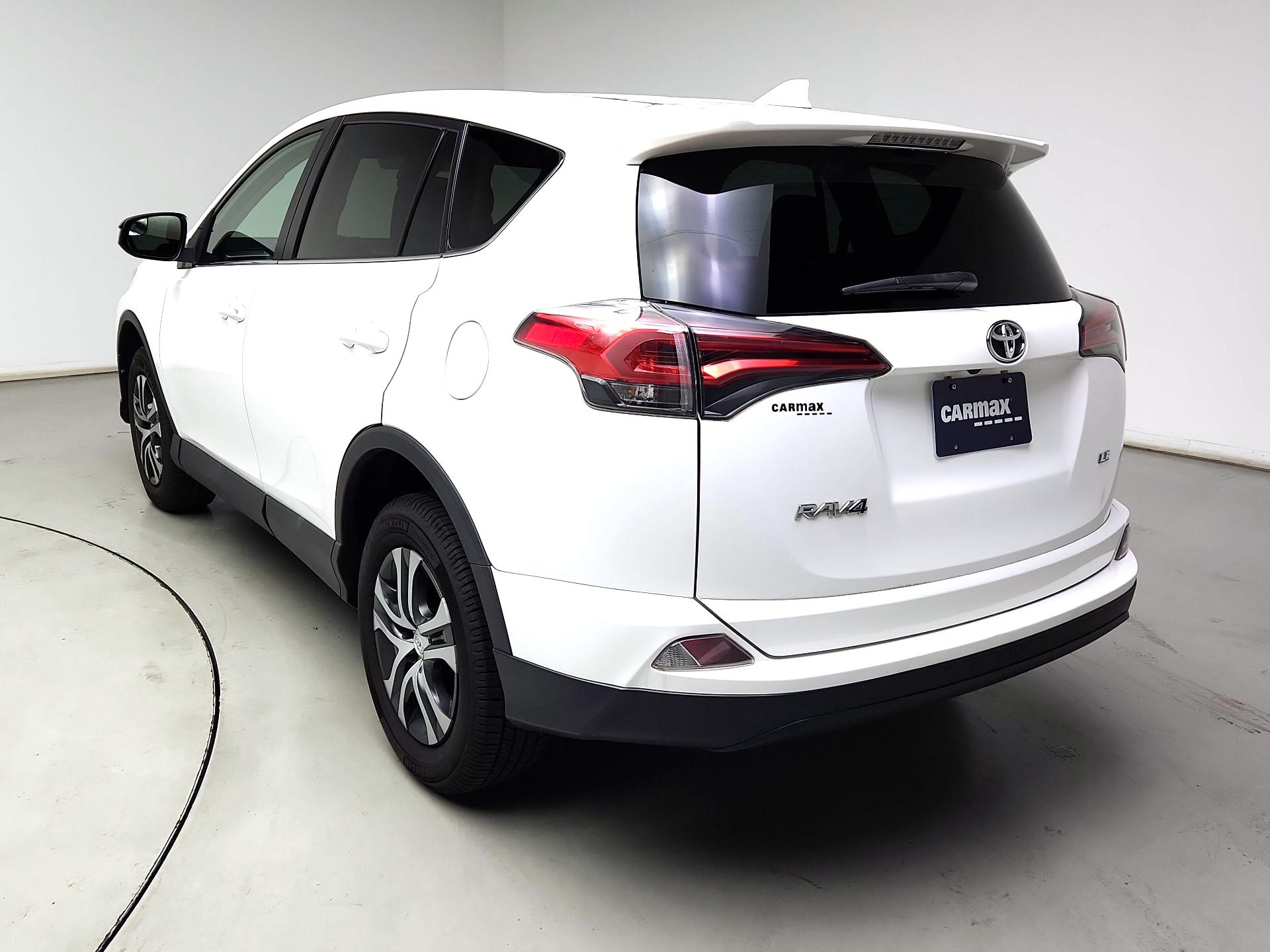 Thumbnail: 2018 Toyota RAV4 - 7