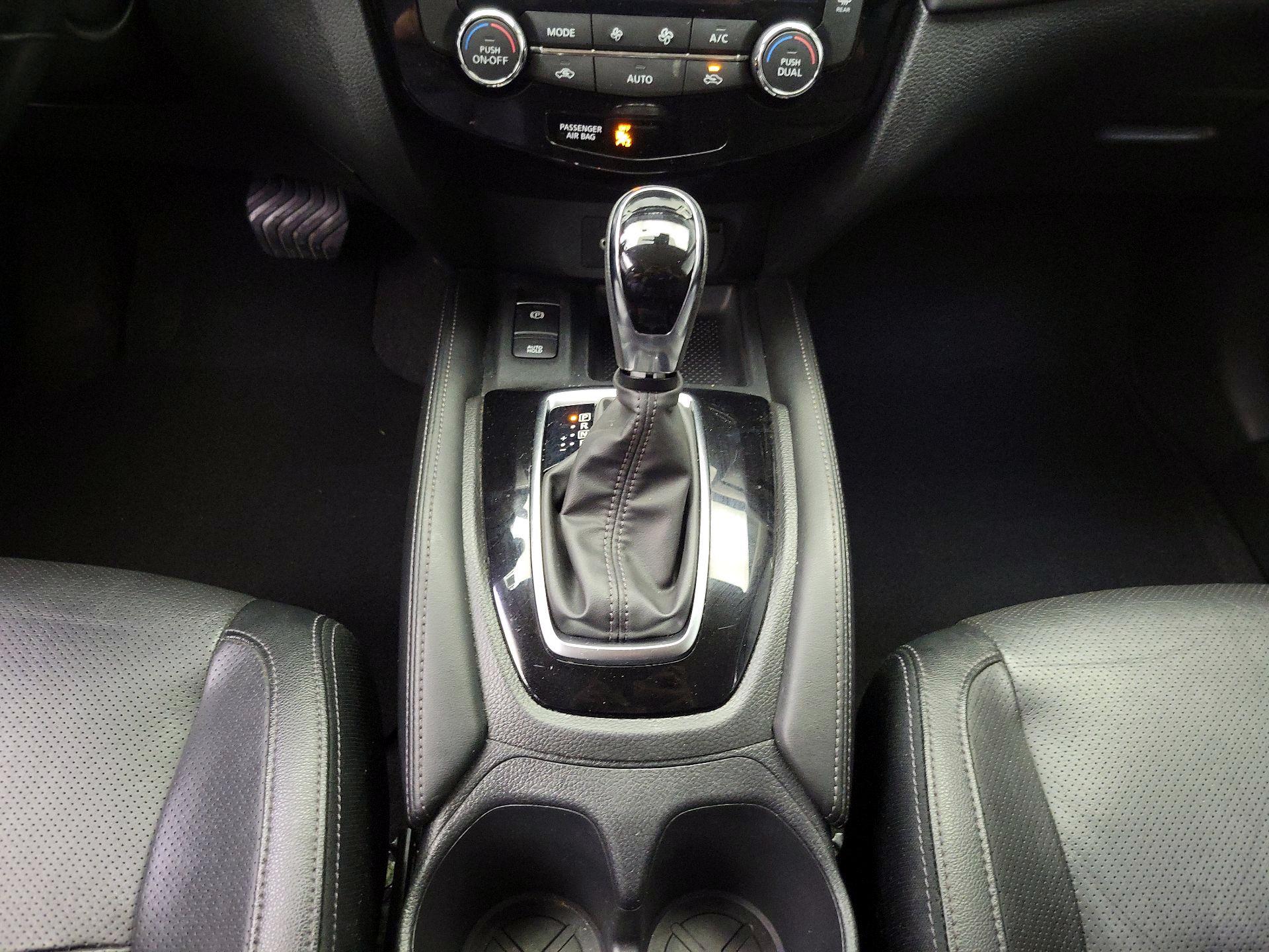 Thumbnail: 2019 Nissan Rogue - 18