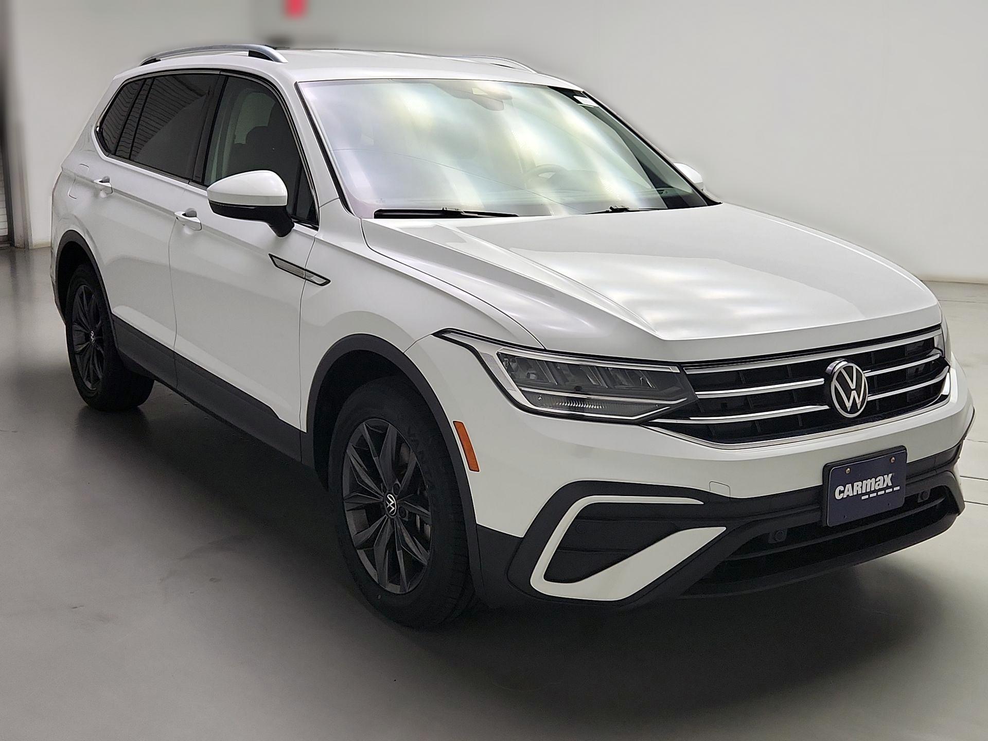 Thumbnail: 2022 Volkswagen Tiguan - 1