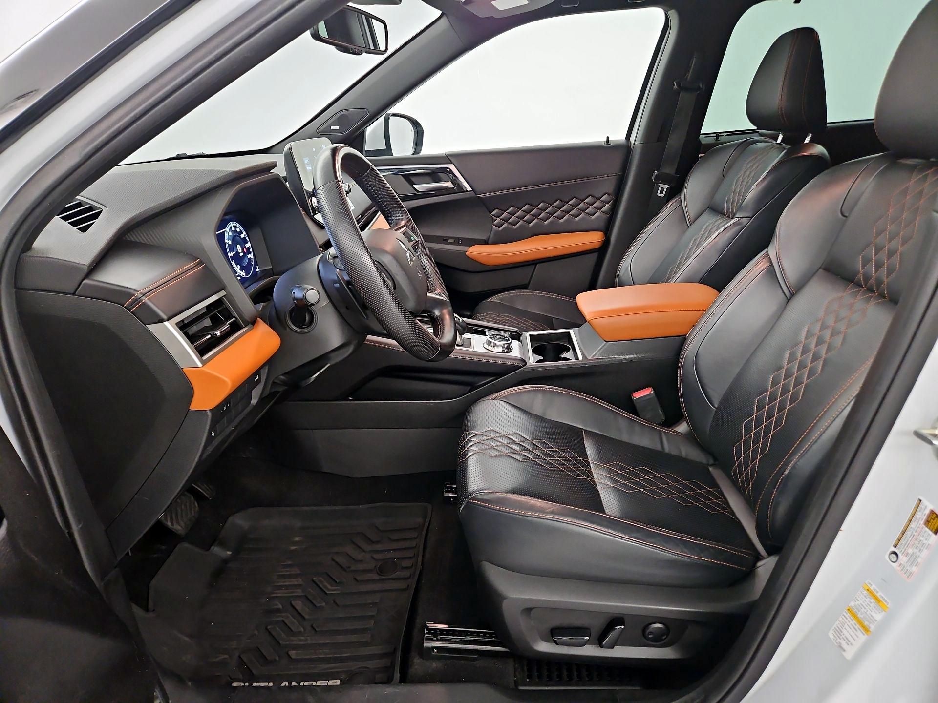 Thumbnail: 2023 Mitsubishi Outlander - 9