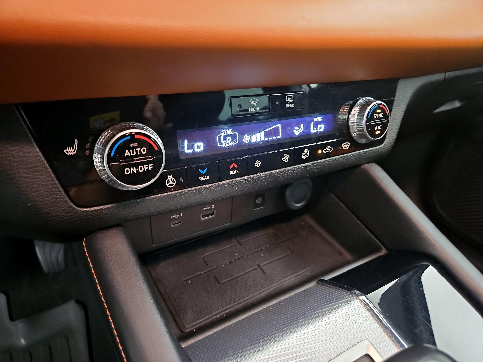 Thumbnail: 2023 Mitsubishi Outlander - 15