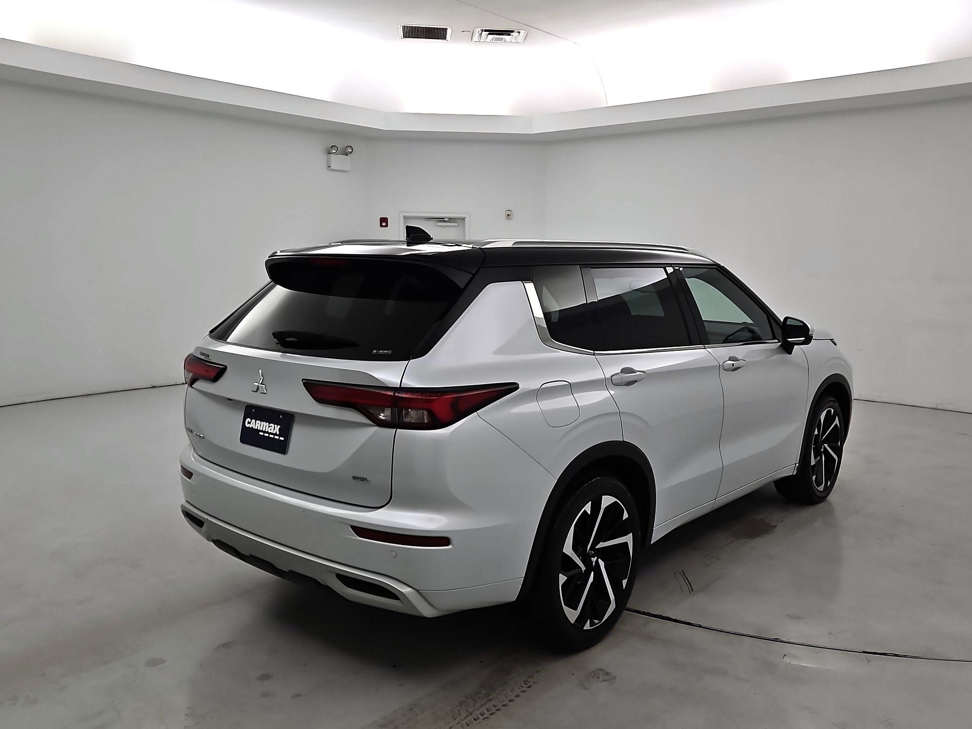 Thumbnail: 2023 Mitsubishi Outlander - 5