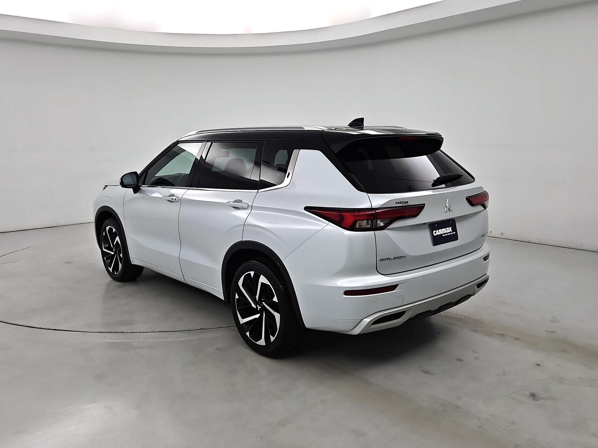 Thumbnail: 2023 Mitsubishi Outlander - 7