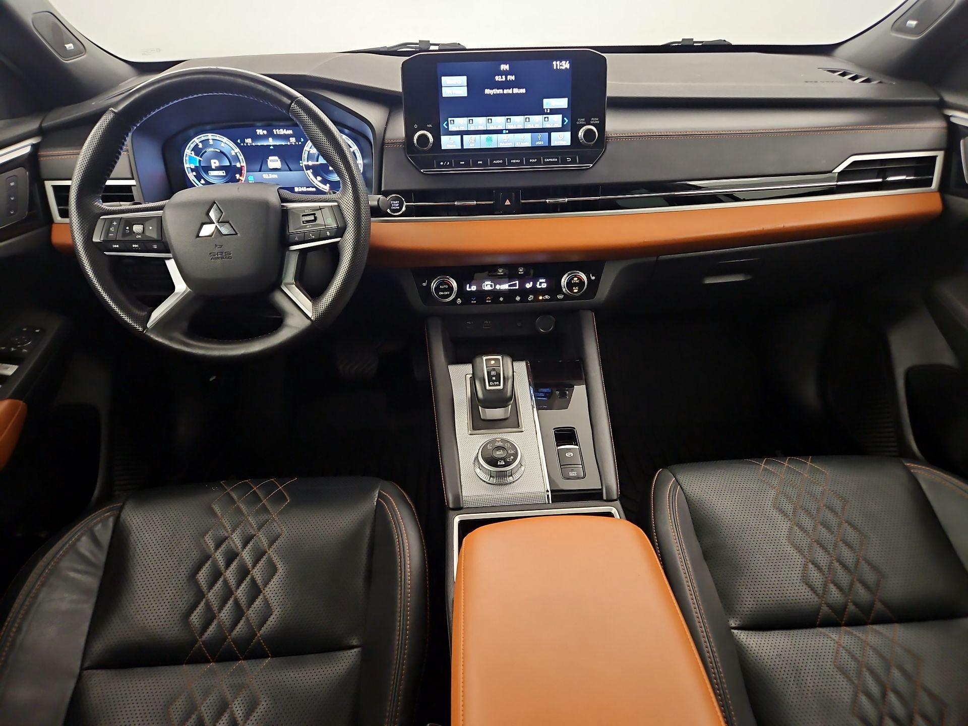 Thumbnail: 2023 Mitsubishi Outlander - 8